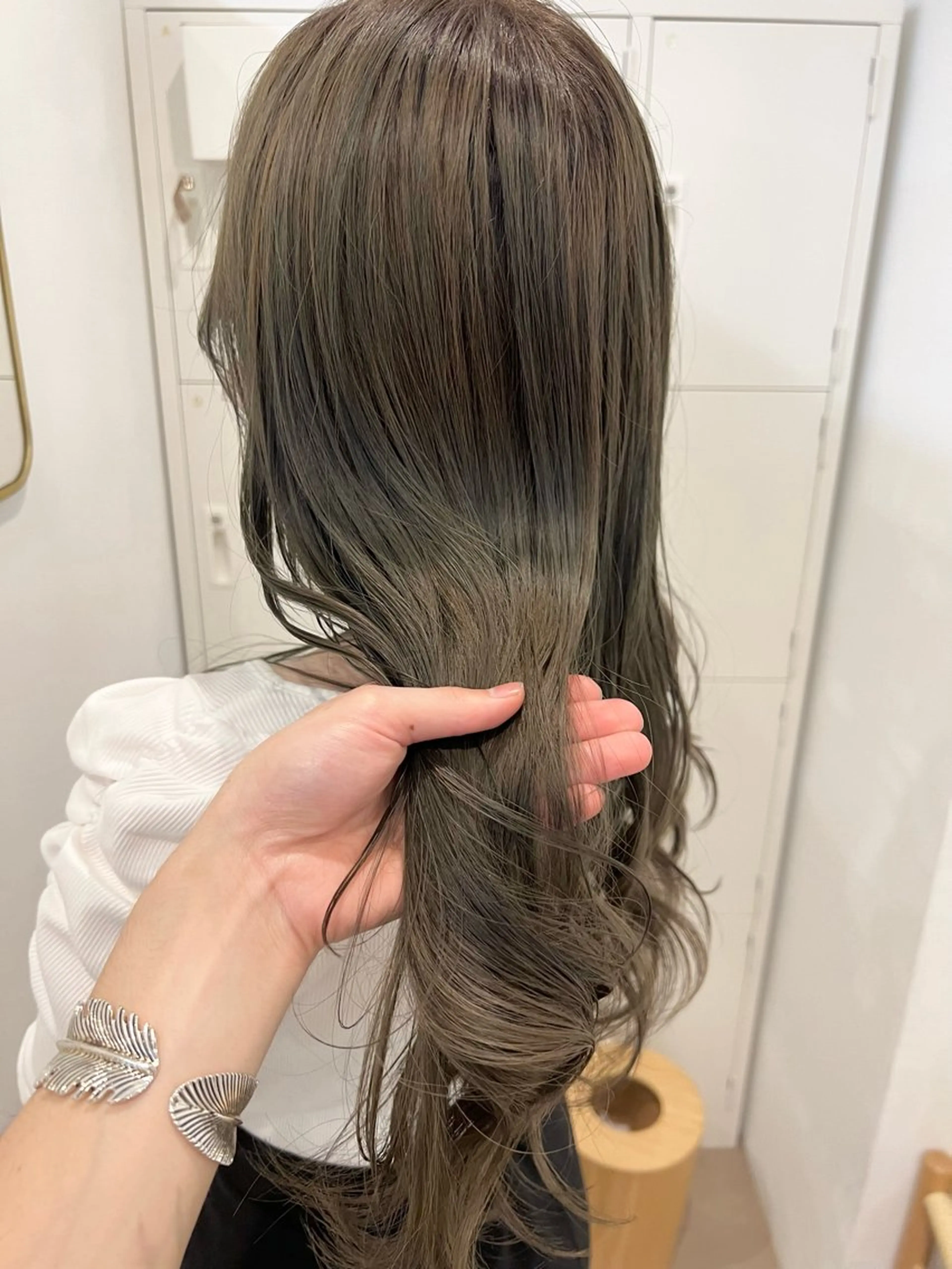 ロング カラー オリーブカラー レイヤーカット ボブパーマNo.1のヘアスタイル