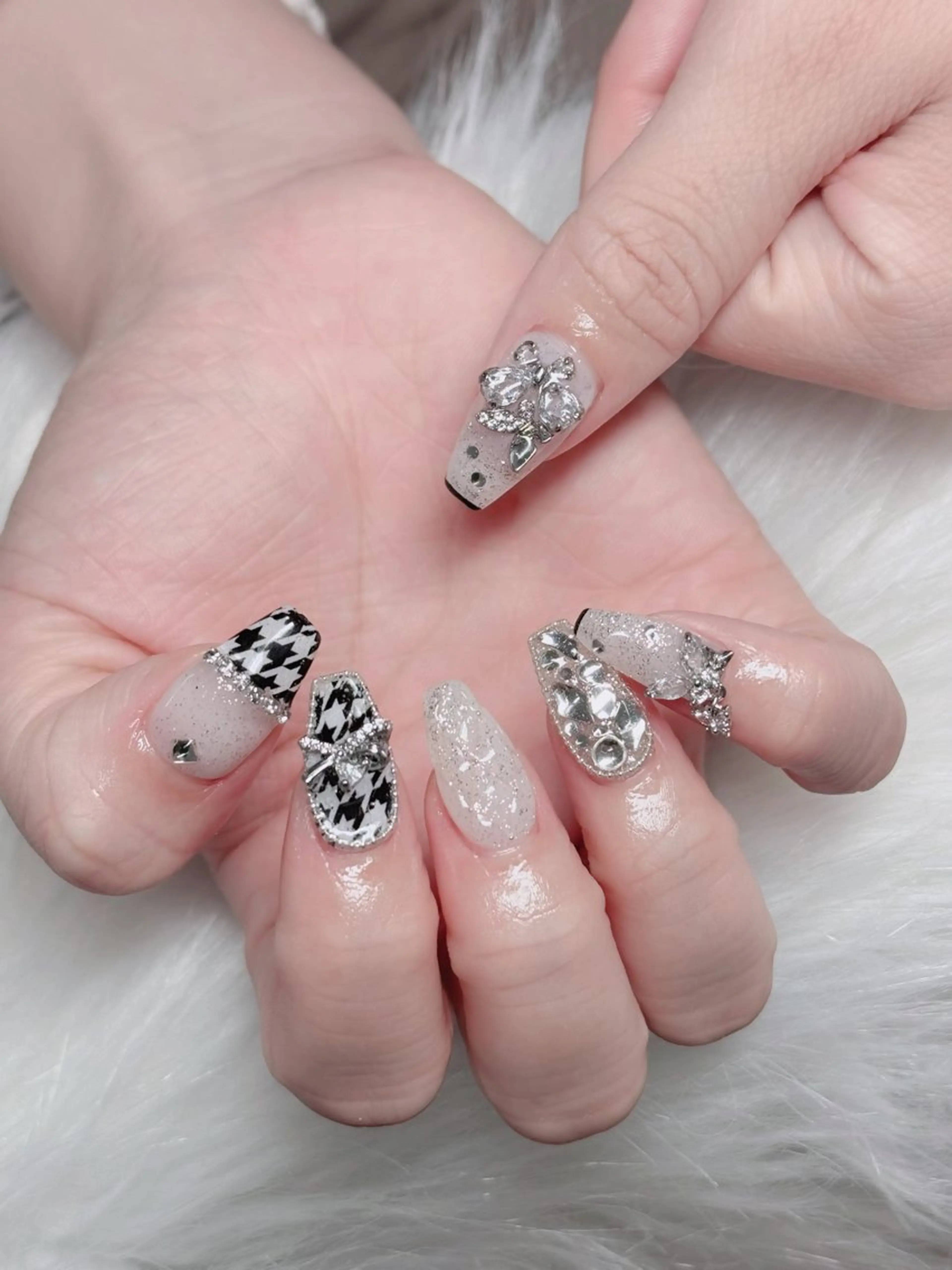 ネイル オーロラネイル フレンチネイル ジェルネイル ハロウィン キラキラネイル ハンドネイル H.baby Nail Salonのネイルデザイン