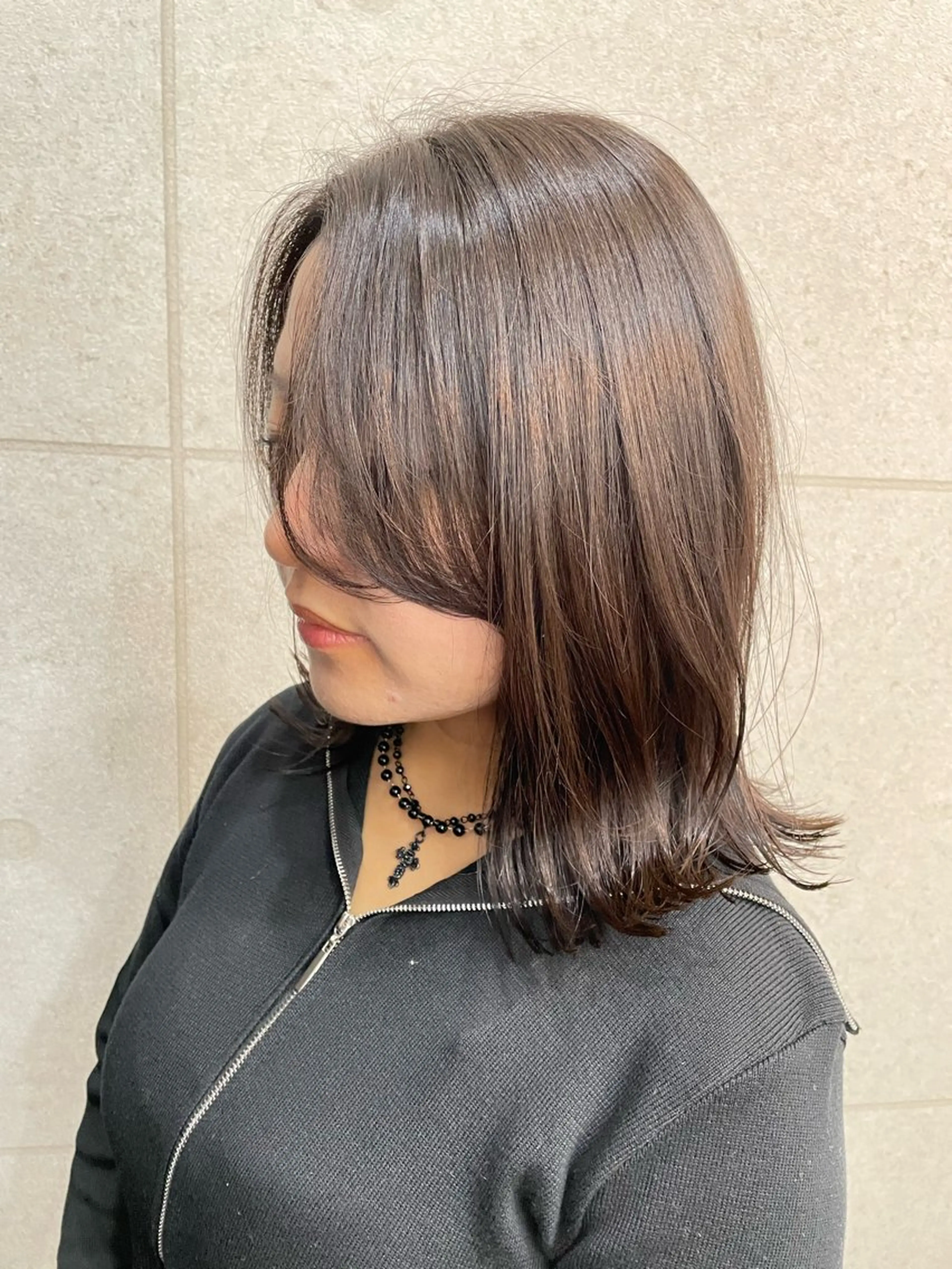 ミディアム くびれヘア ヘアカラー トリートメント Rina🪄 韓国風レイヤーcutのヘアスタイル