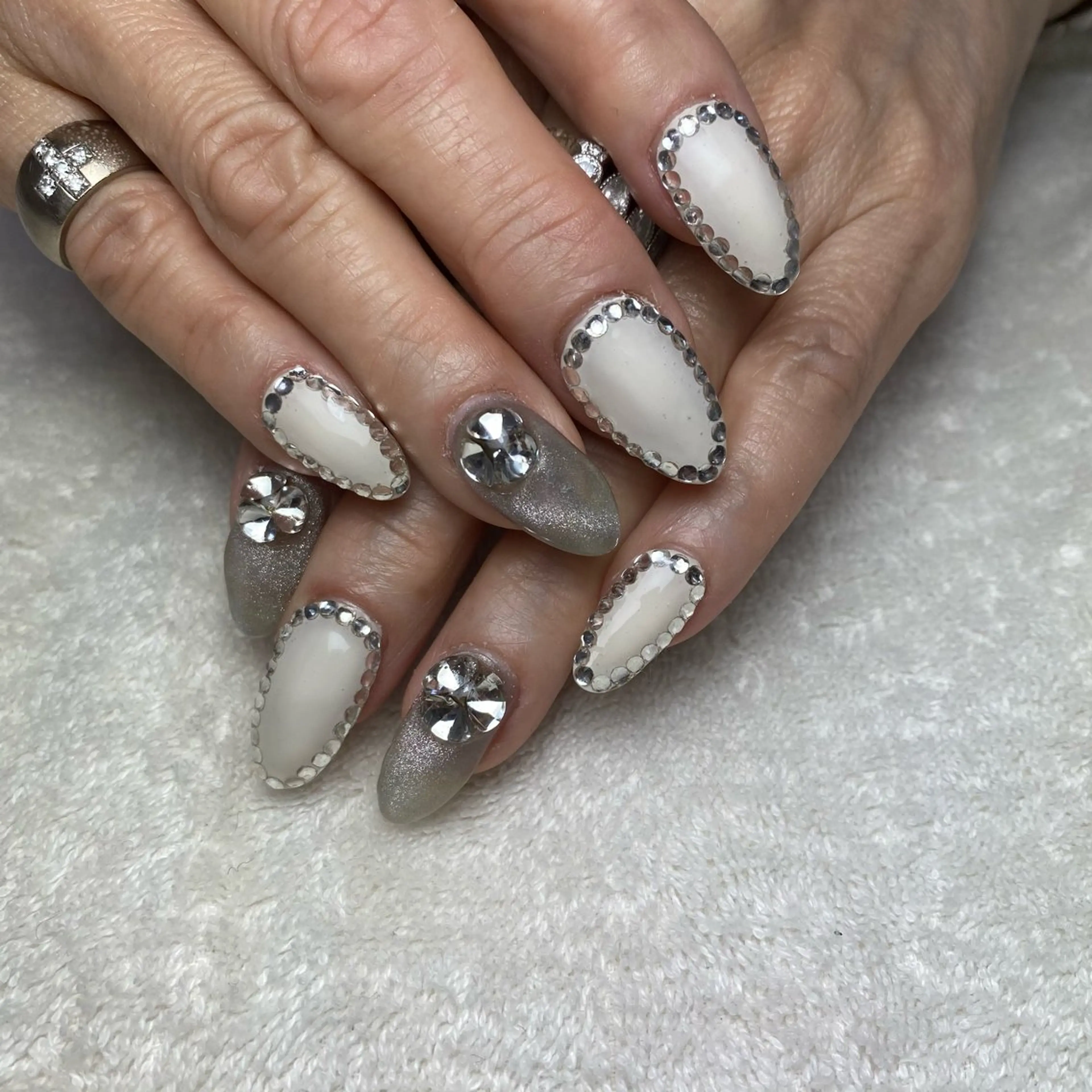 ネイル キラキラネイル ロングネイル ハンドネイル COCO+所属・COCO +のエステ・リラクイメージ