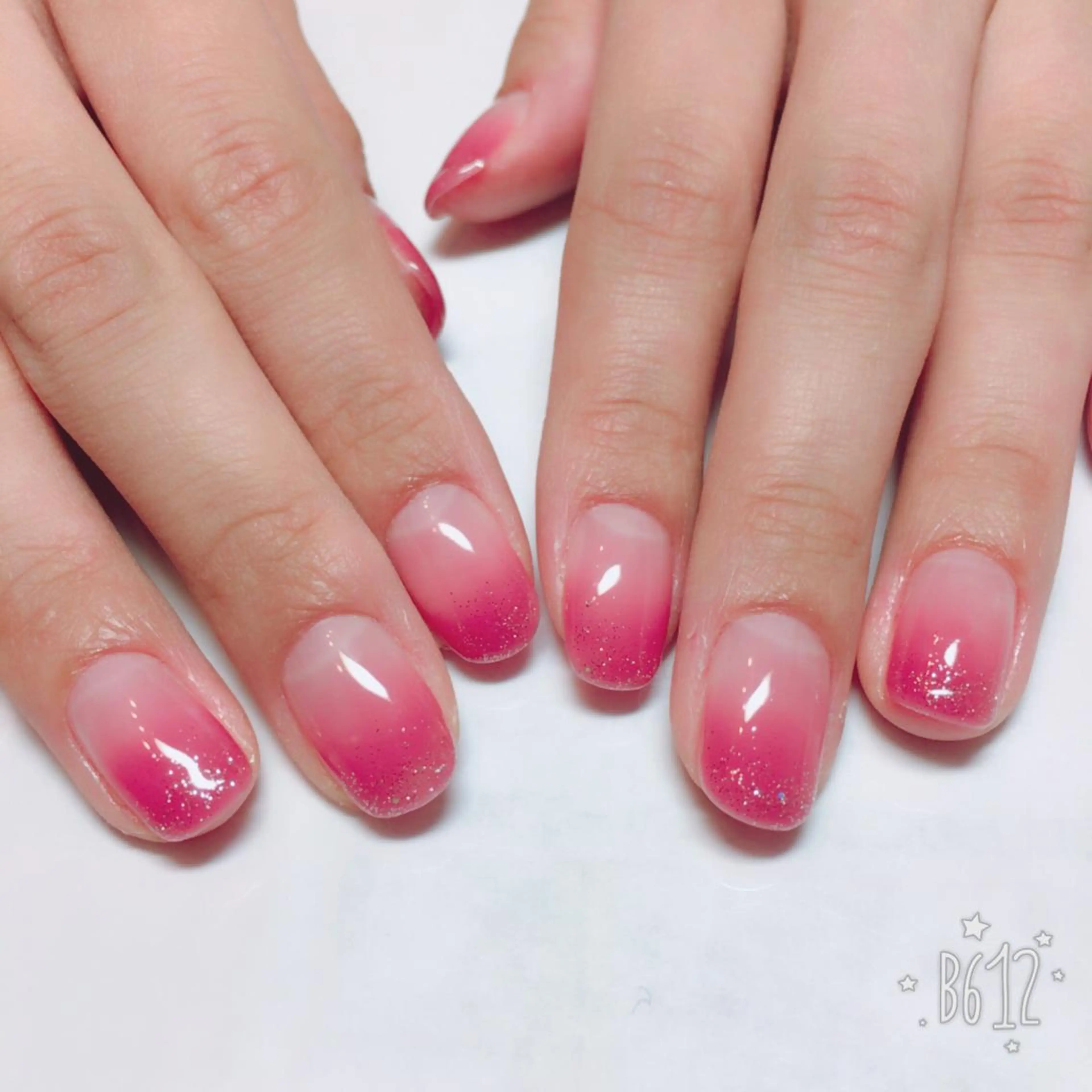 ネイル グラデーション ラメ(グリッター) THECOLORS所属・近貞 莉奈のネイルデザイン