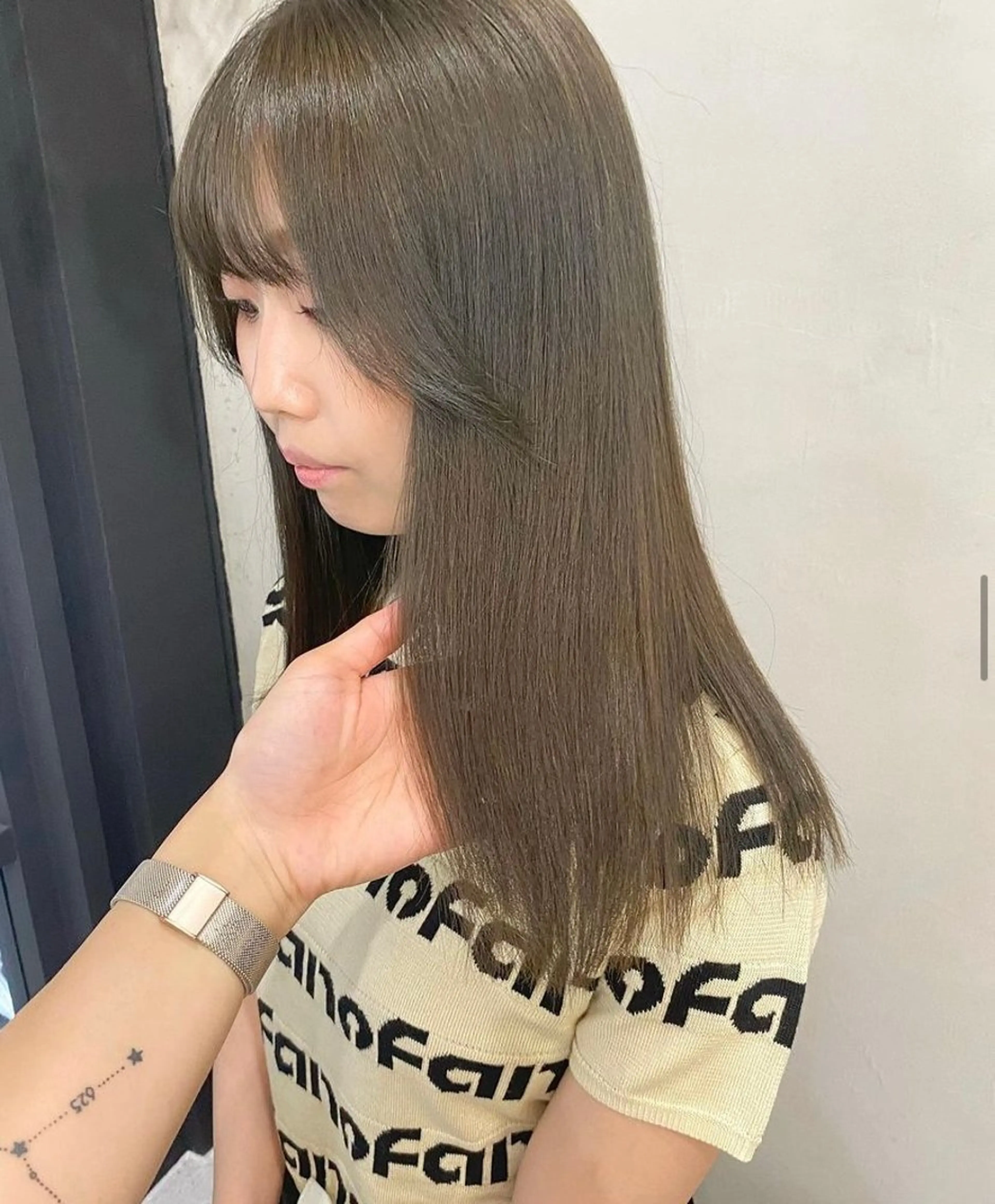セミロング ブリーチなしダブルカ ラー🩶manamiのヘアスタイル