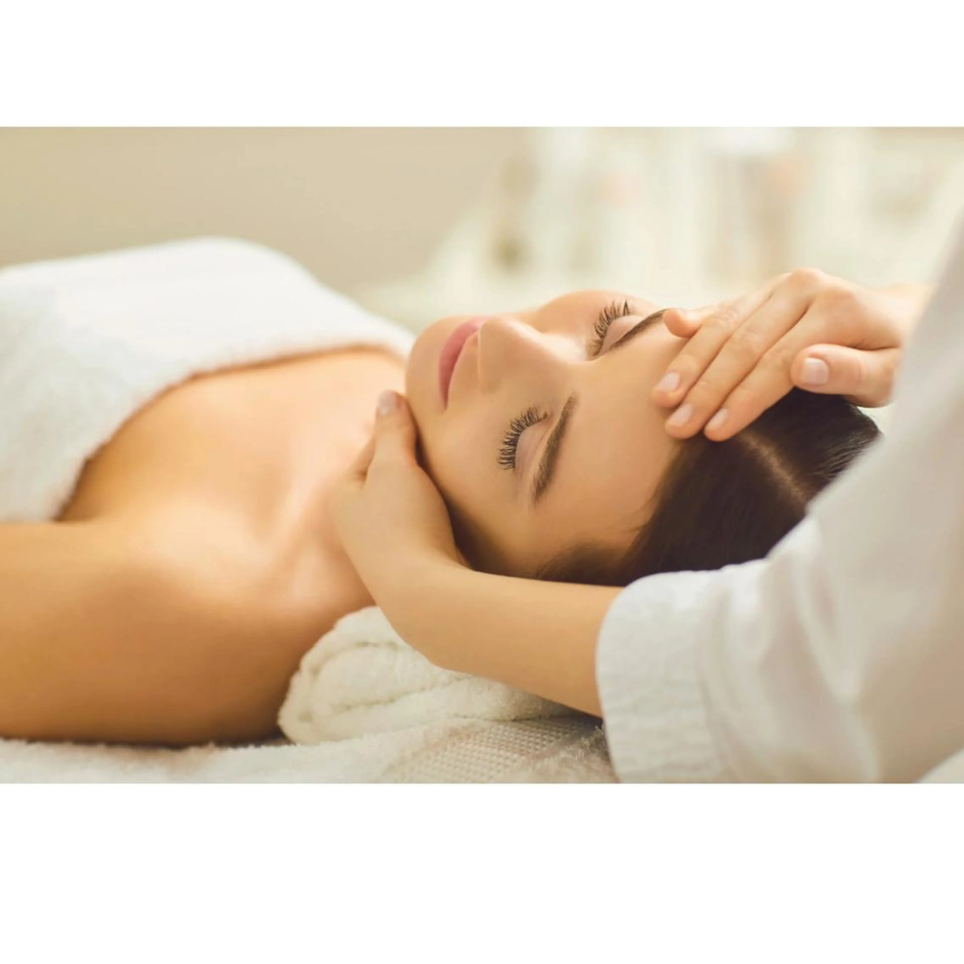 フェイシャルシャルトリートメント&デコルテマッサージの写真