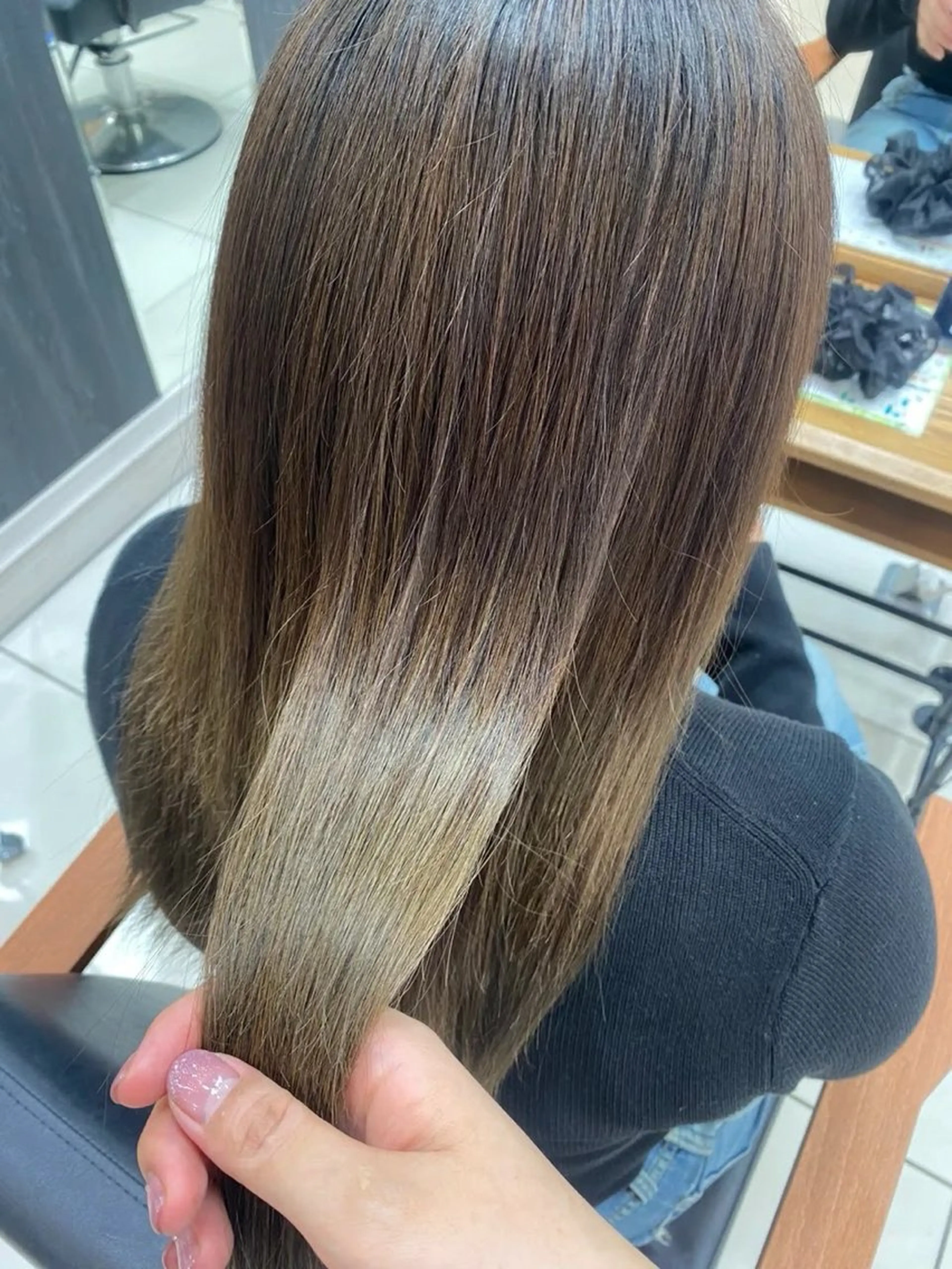 ブリーチ🫧艶カラー レイヤー韓国ヘアのヘアスタイル