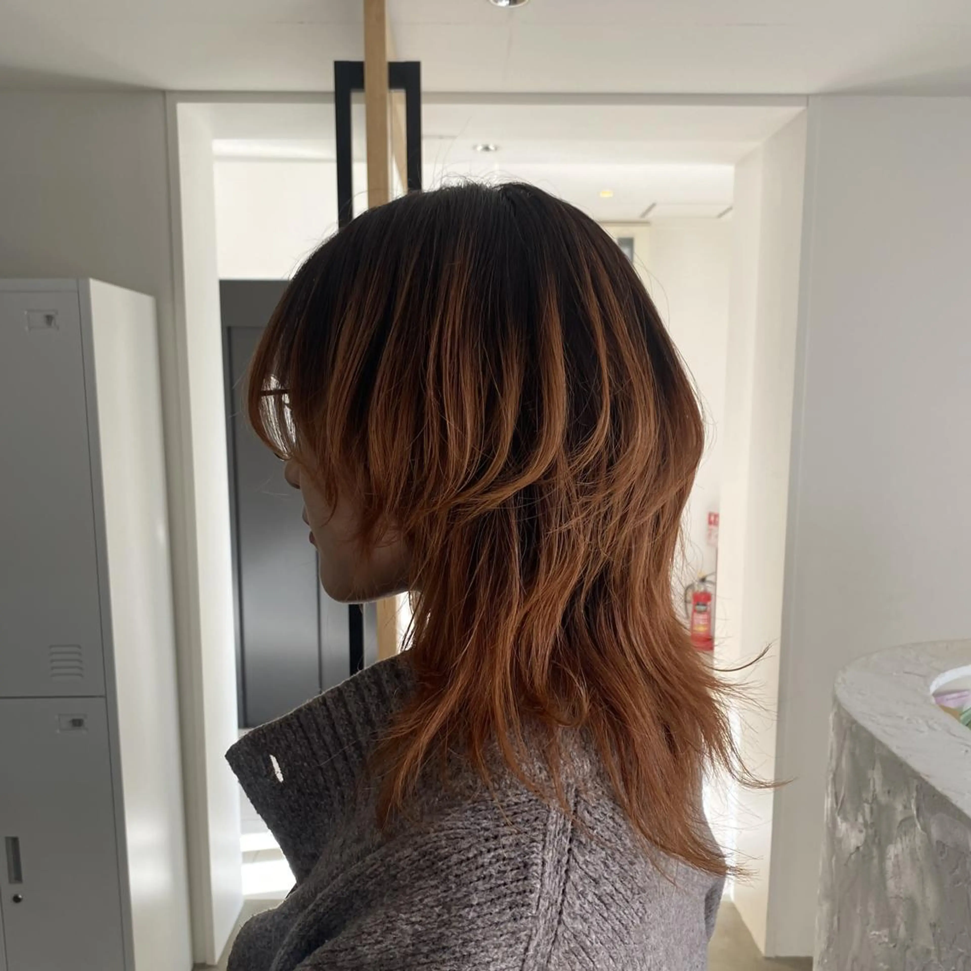 カラー セミロング YUCCA 茨木のヘアスタイル