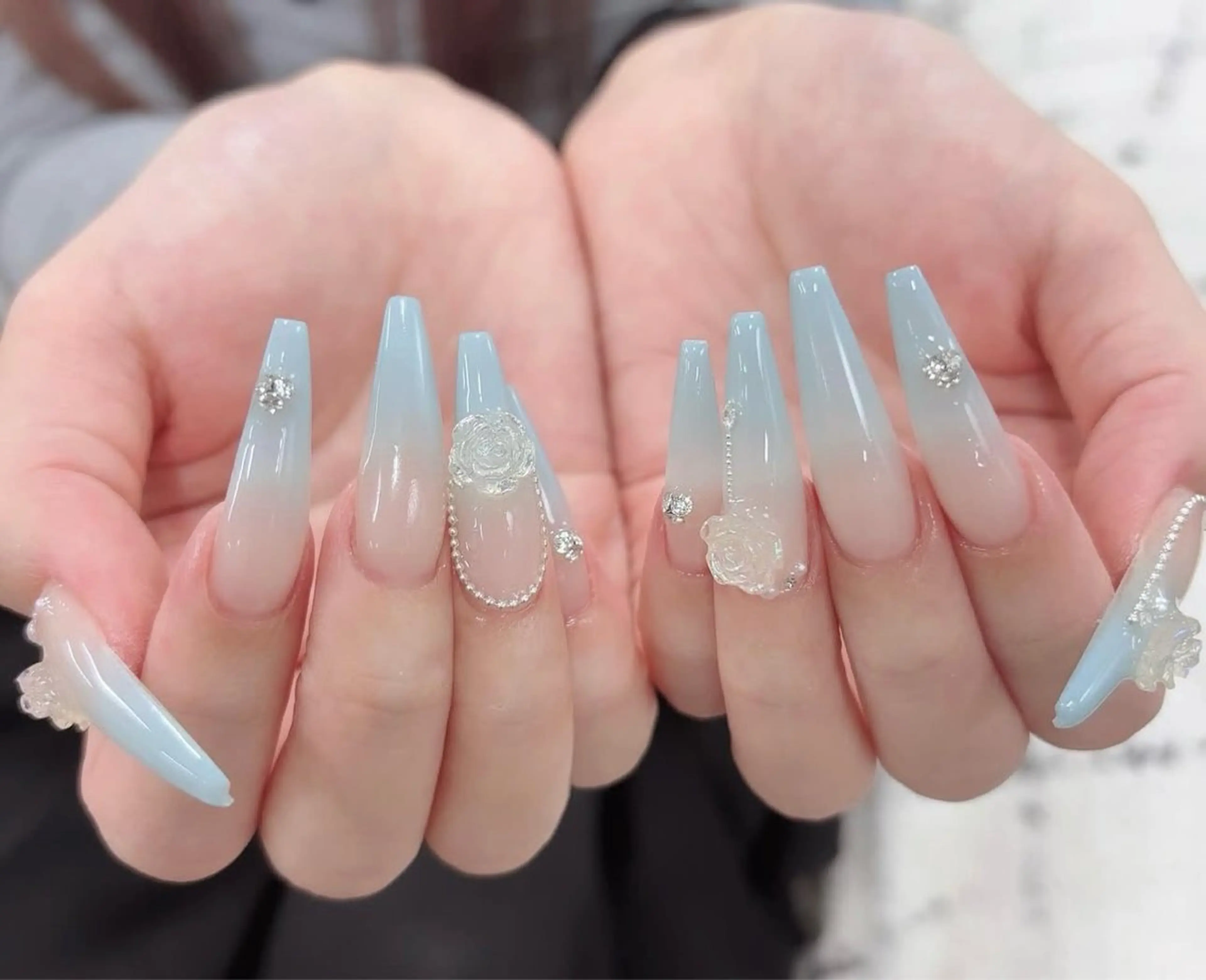 ネイル グラデーション キラキラネイル ワンカラーネイル 冬ネイル Jenn Nail Salonのネイルデザイン