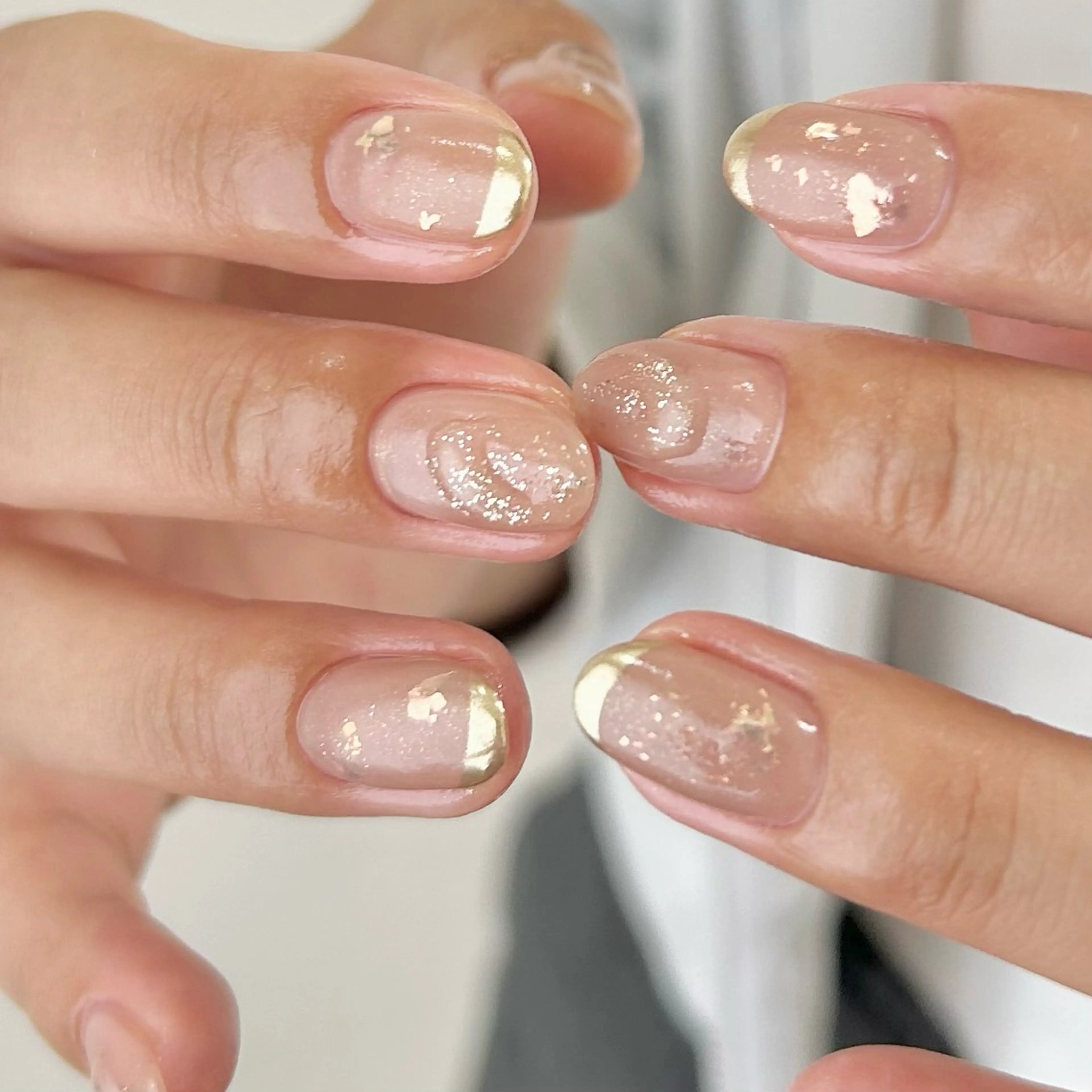ネイル オーロラネイル ジェルネイル キラキラネイル ニュアンスネイル オフィスネイル 𓂃toi. 儚げnuanceのネイルデザイン