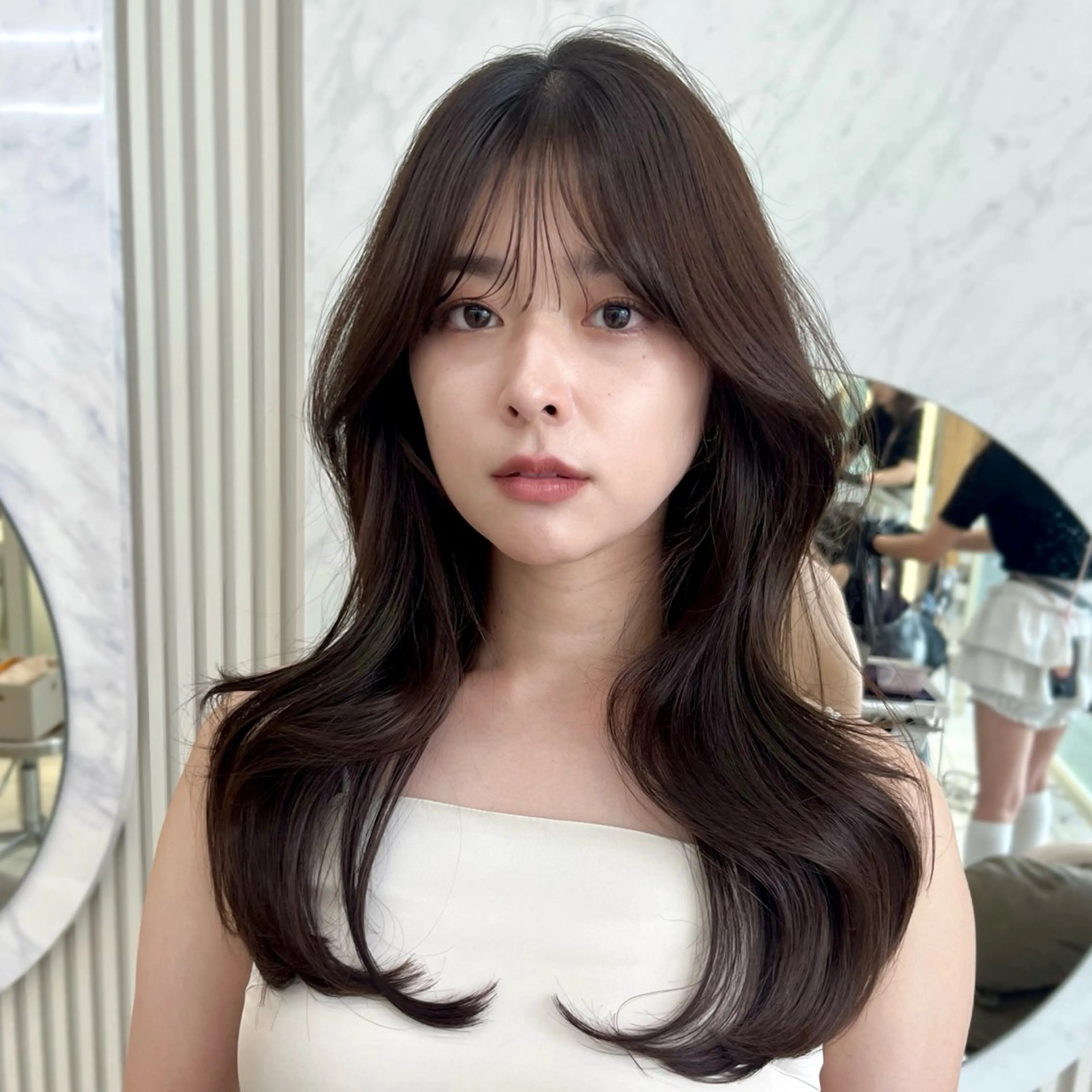 ロング カラー 似合わせレイヤー 透明感カラーのヘアスタイル