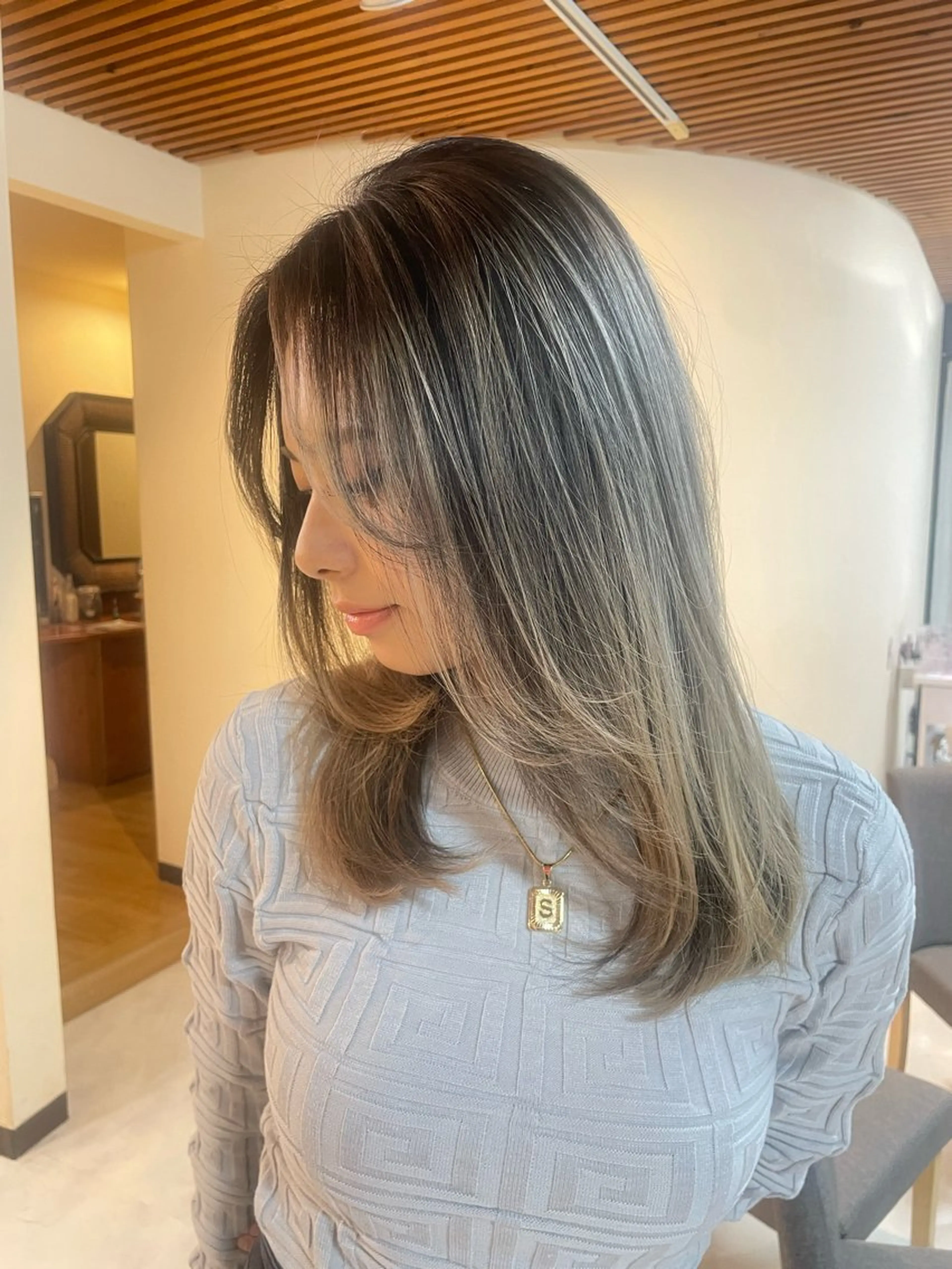 セミロング カラー バレイヤージュ レイヤーカット カット ヘアカラー デザインカラー／ ハイトーン／竹井俊介のヘアスタイル