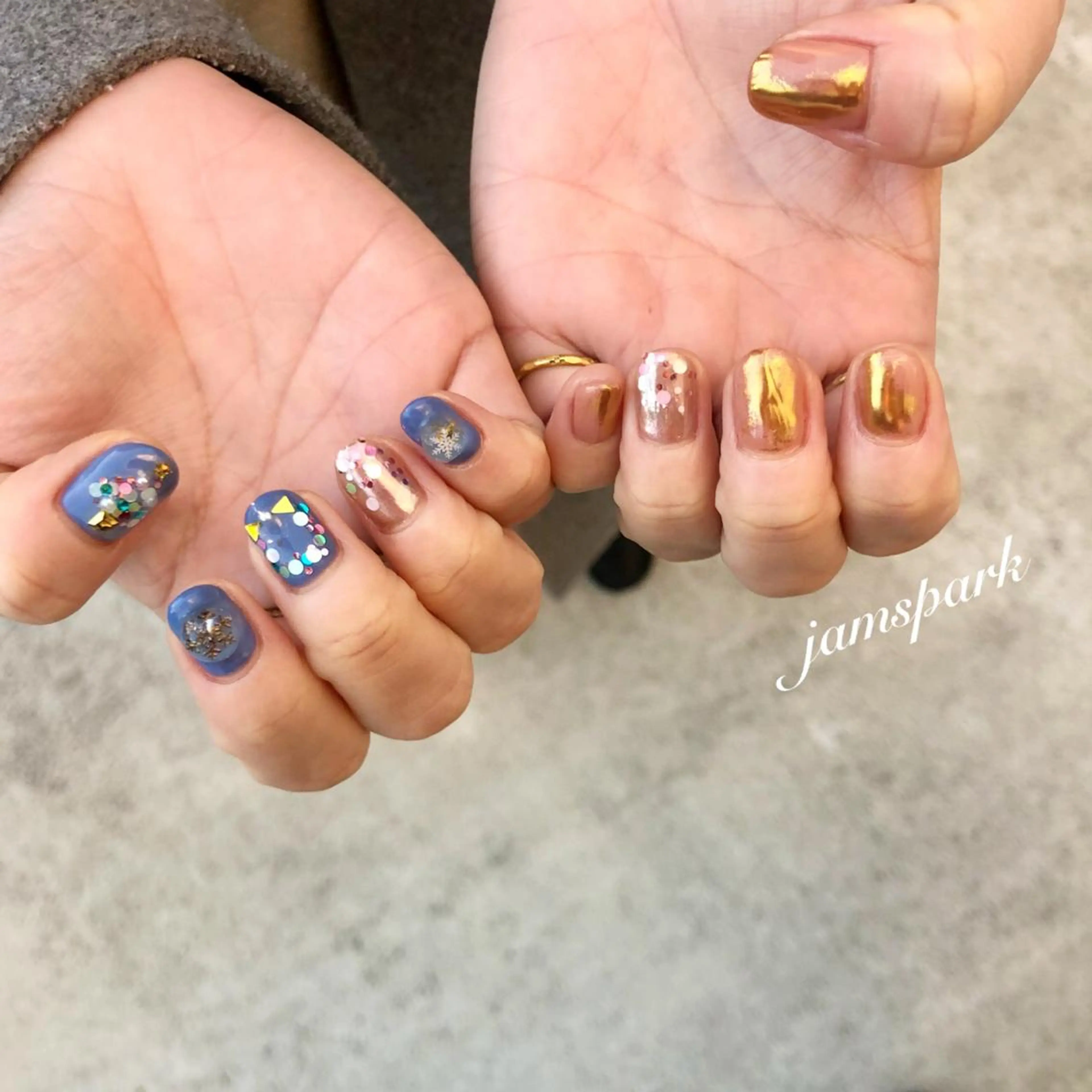 ネイル ブルー ジェルネイル ゴールド おそろいネイル ミラーネイル ハンドネイル jamspark ✨のネイルデザイン