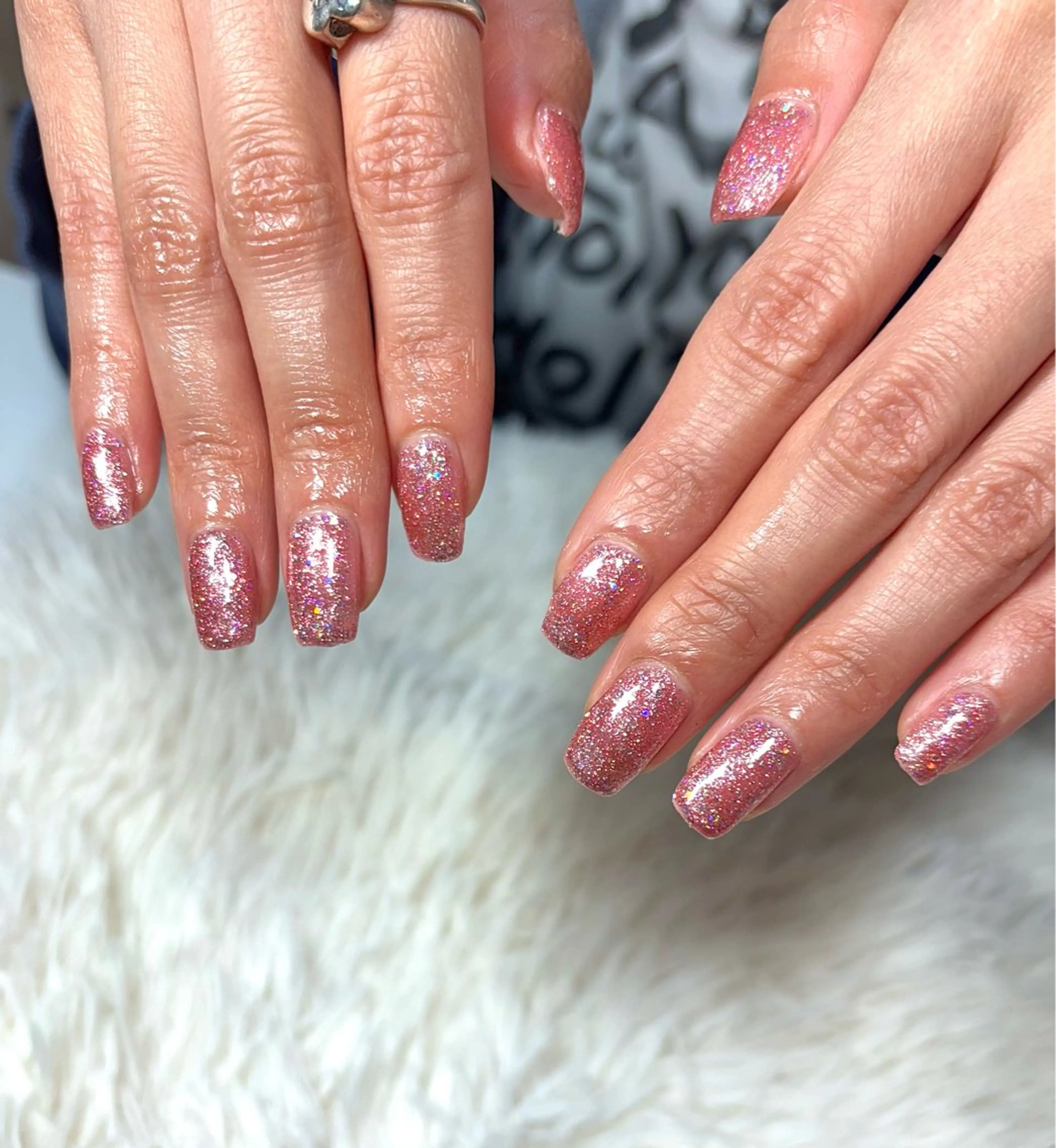ネイル ラメ(グリッター) ワンカラーネイル ピンク 冬ネイル ハンドネイル LUANA n'sのネイルデザイン