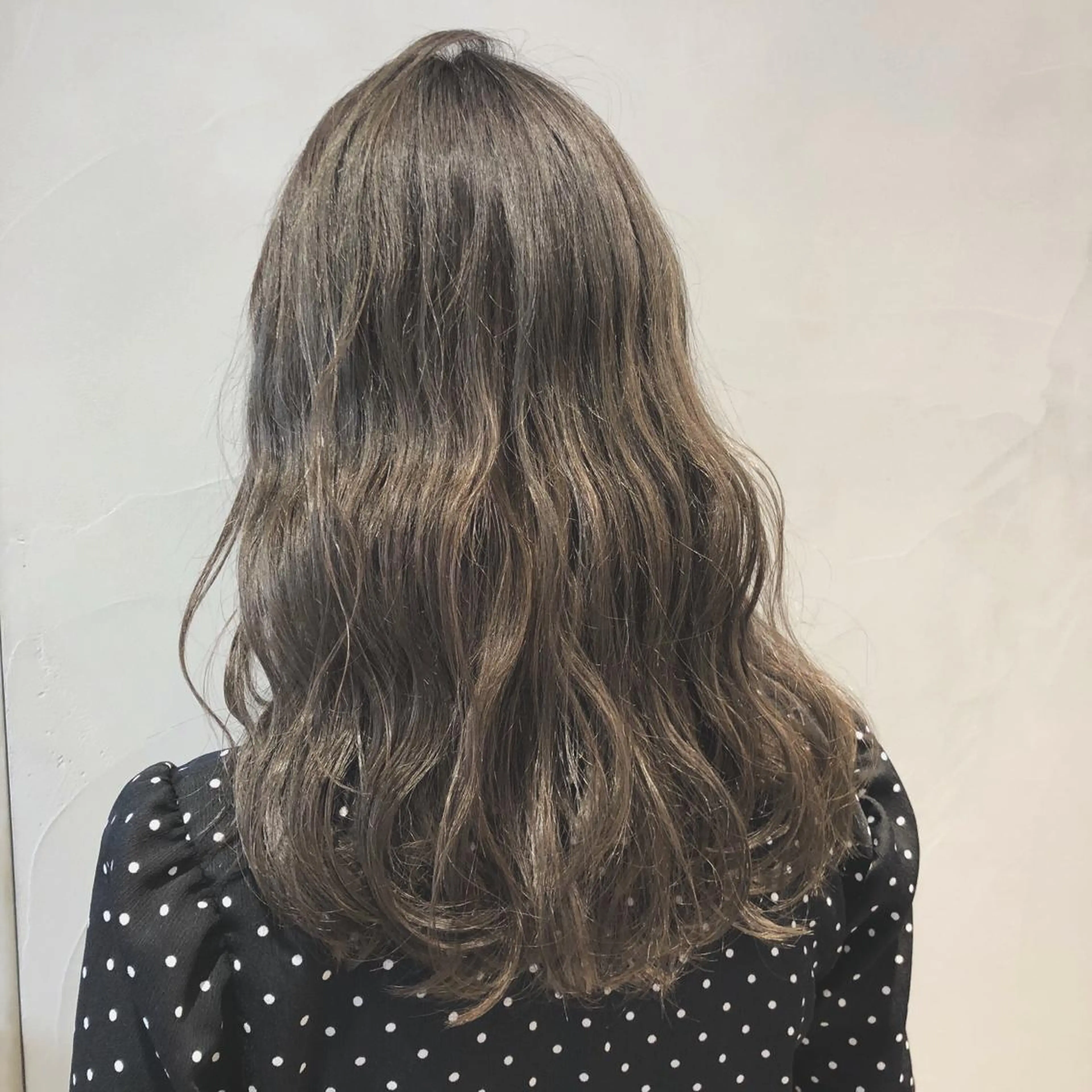 ミディアム カラー カット ヘアカラー 荒木 依莉亜のヘアスタイル