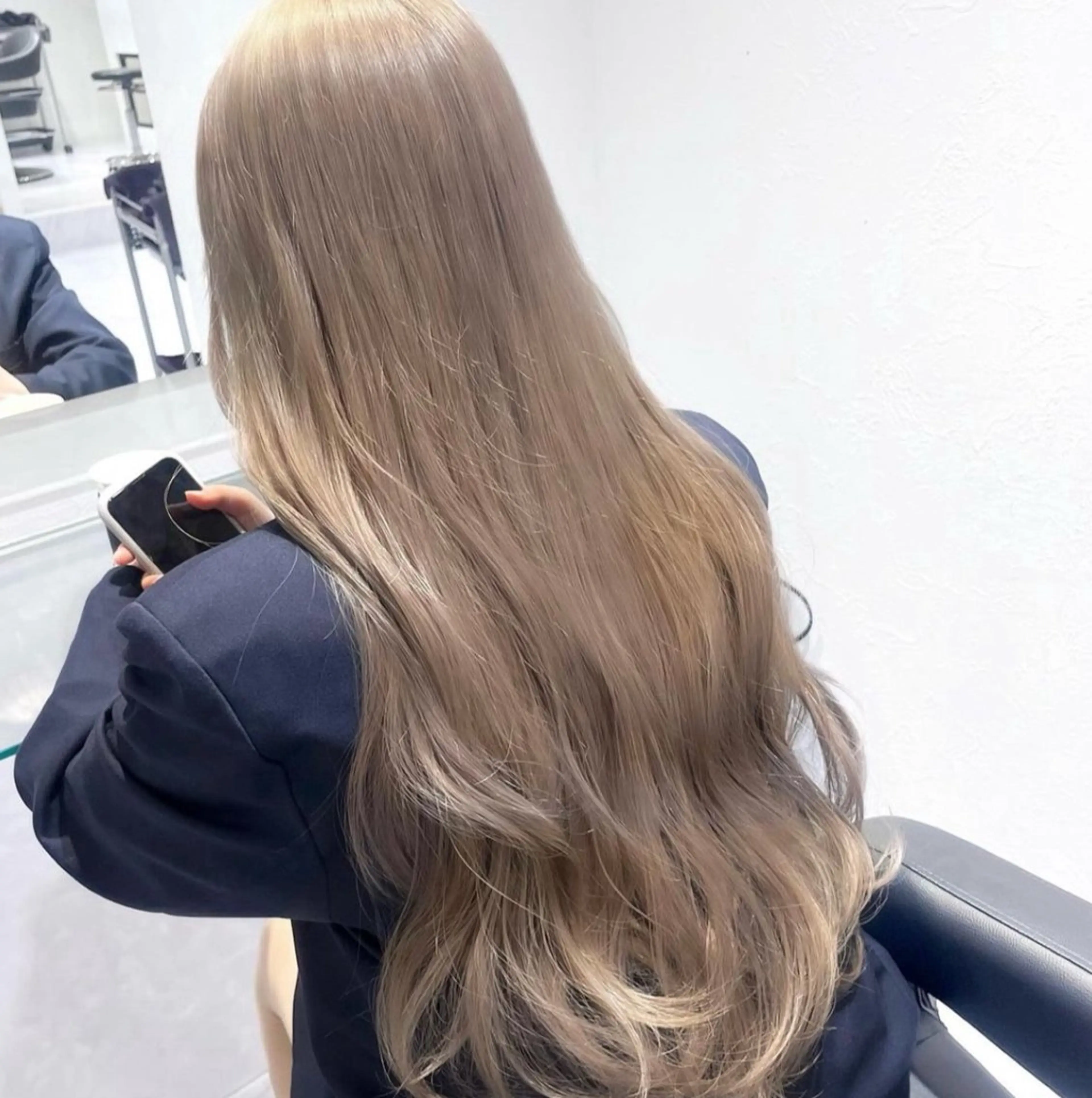 ロング カラー 🫧うる艶トレンド 🫧透明感カラーのヘアスタイル