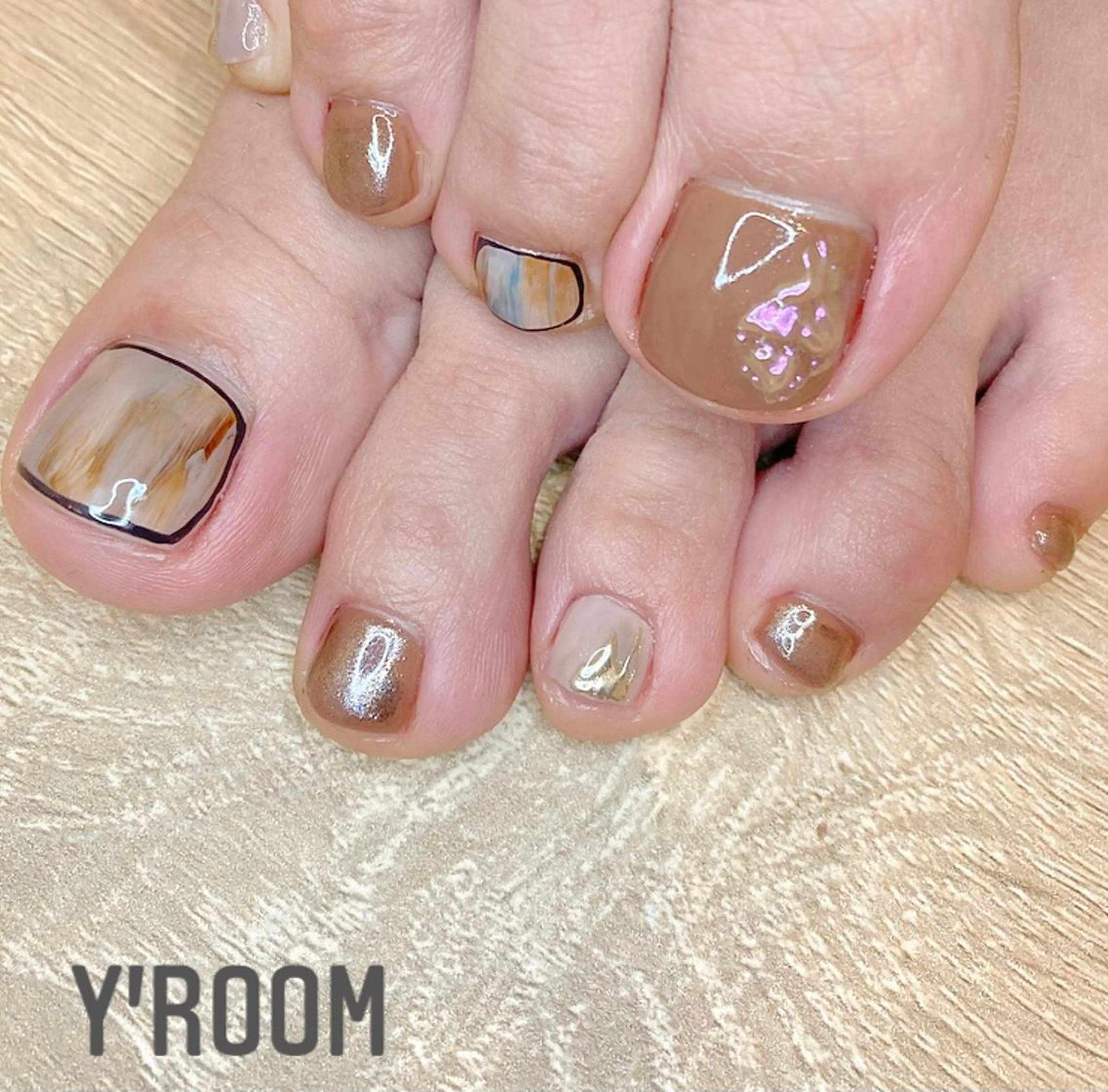 ネイル オーロラネイル フラッシュネイル フットネイル ジェルネイル グラデーション YUKA （ネイリスト）のネイルデザイン