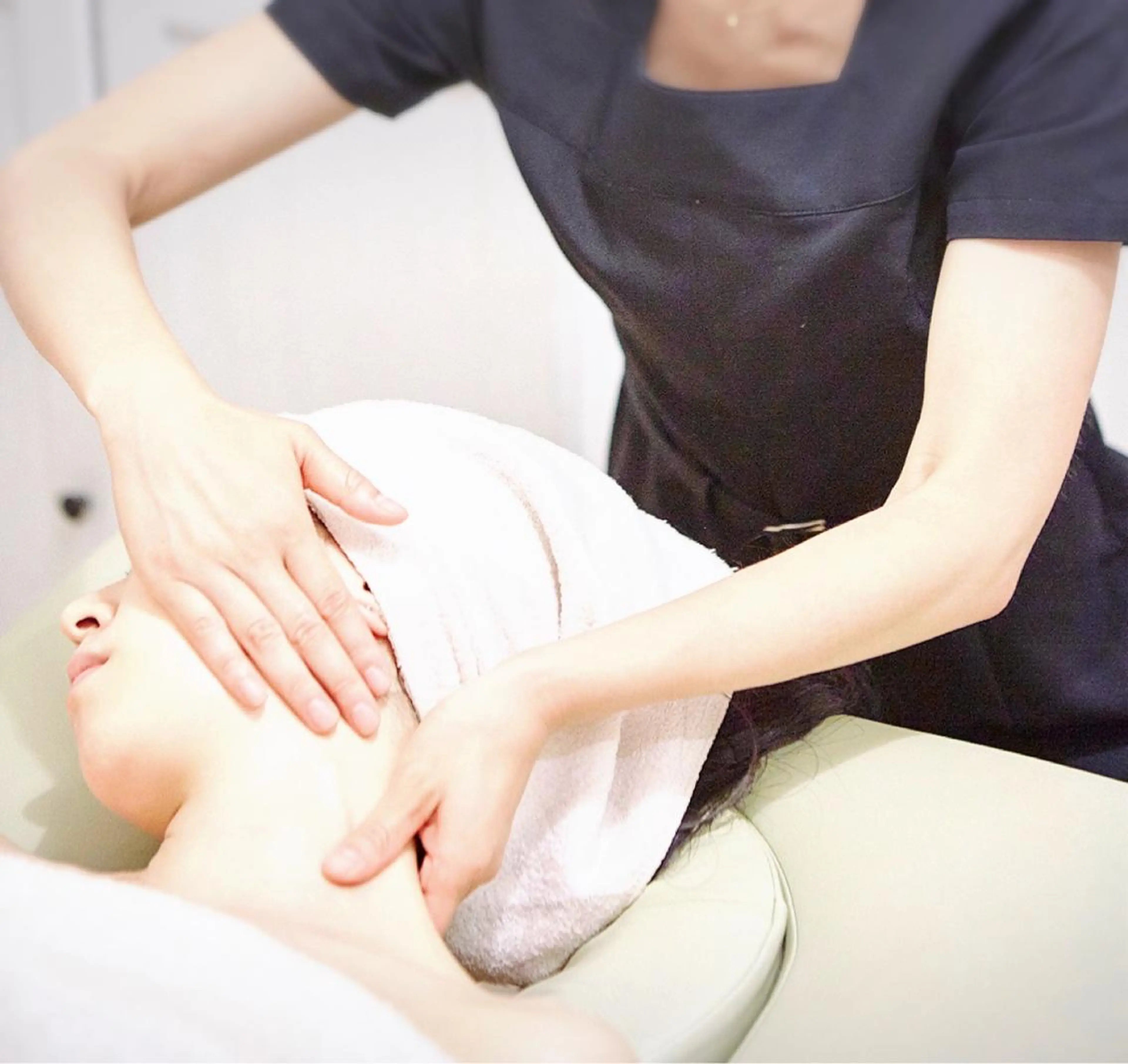 デコルテフェイシャルマッサージ60分🧡毛穴洗浄付きで肩凝りや美白、小顔希望の方にもオススメコースの写真