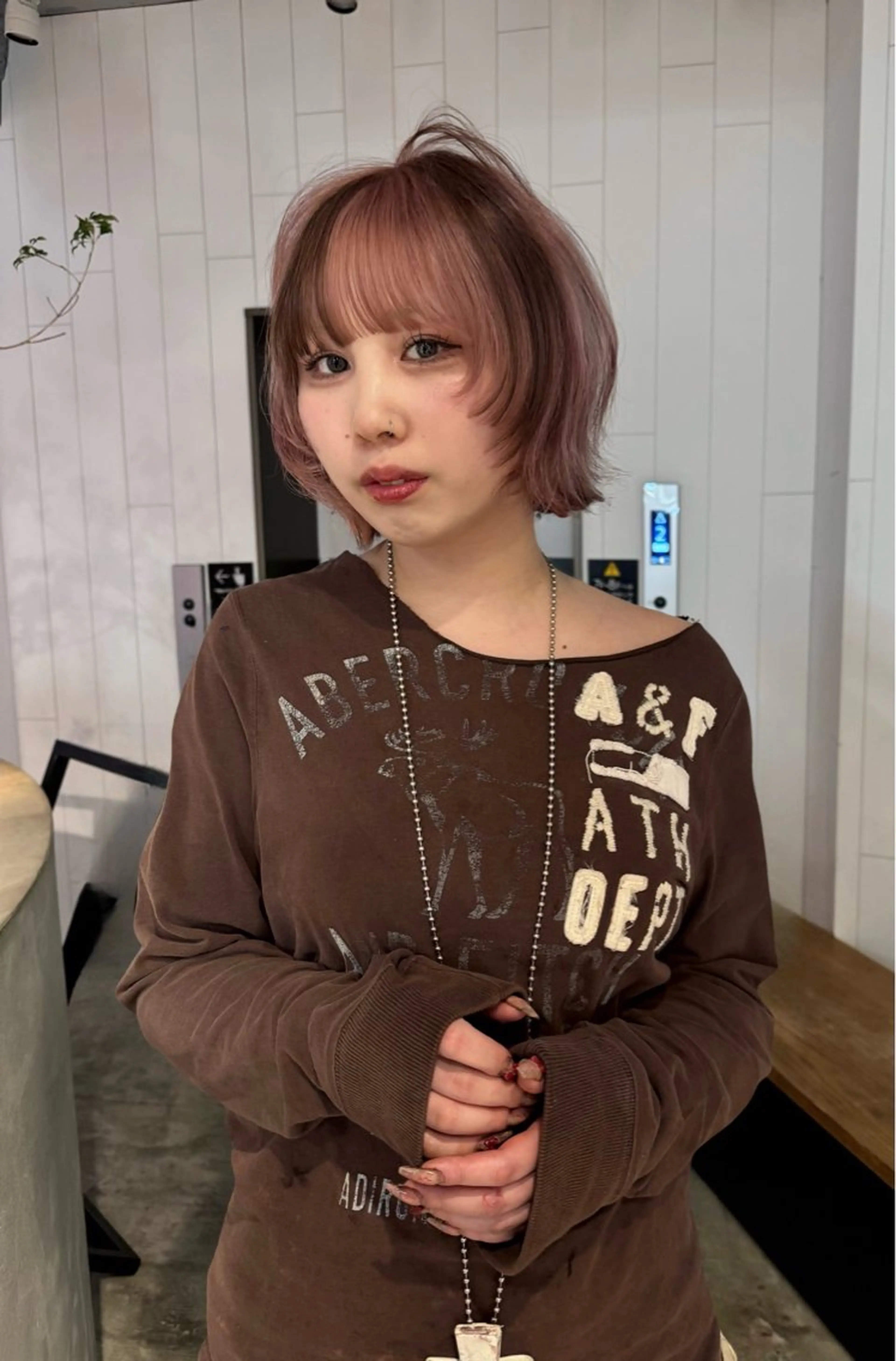 ミディアム カラー カット ヘアカラー ALBUM IKEBUKURO所属・レイヤーカット ブリーチカラーのヘアスタイル