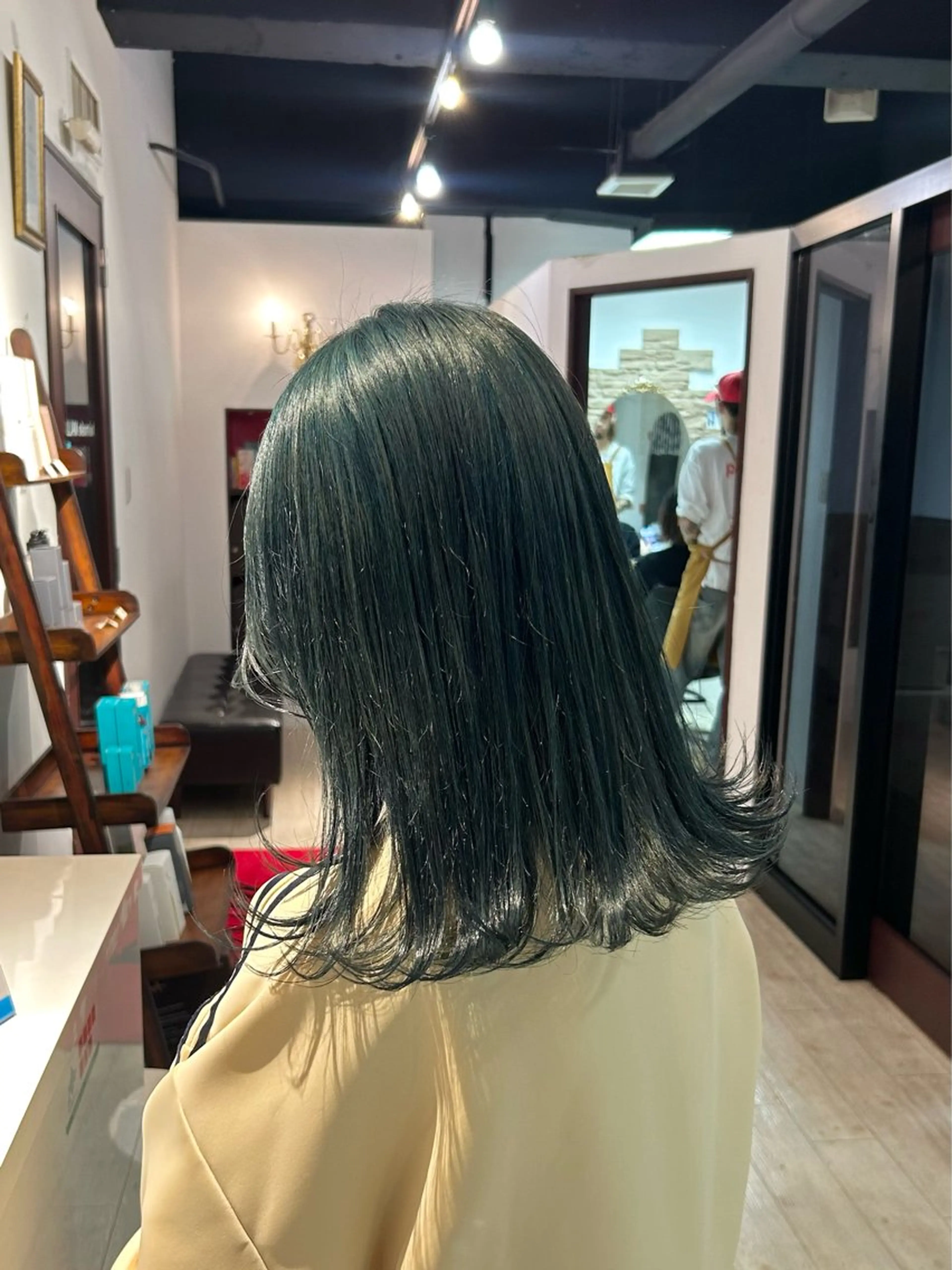 ミディアム カラー カット ヘアカラー トリートメント 神 .のヘアスタイル