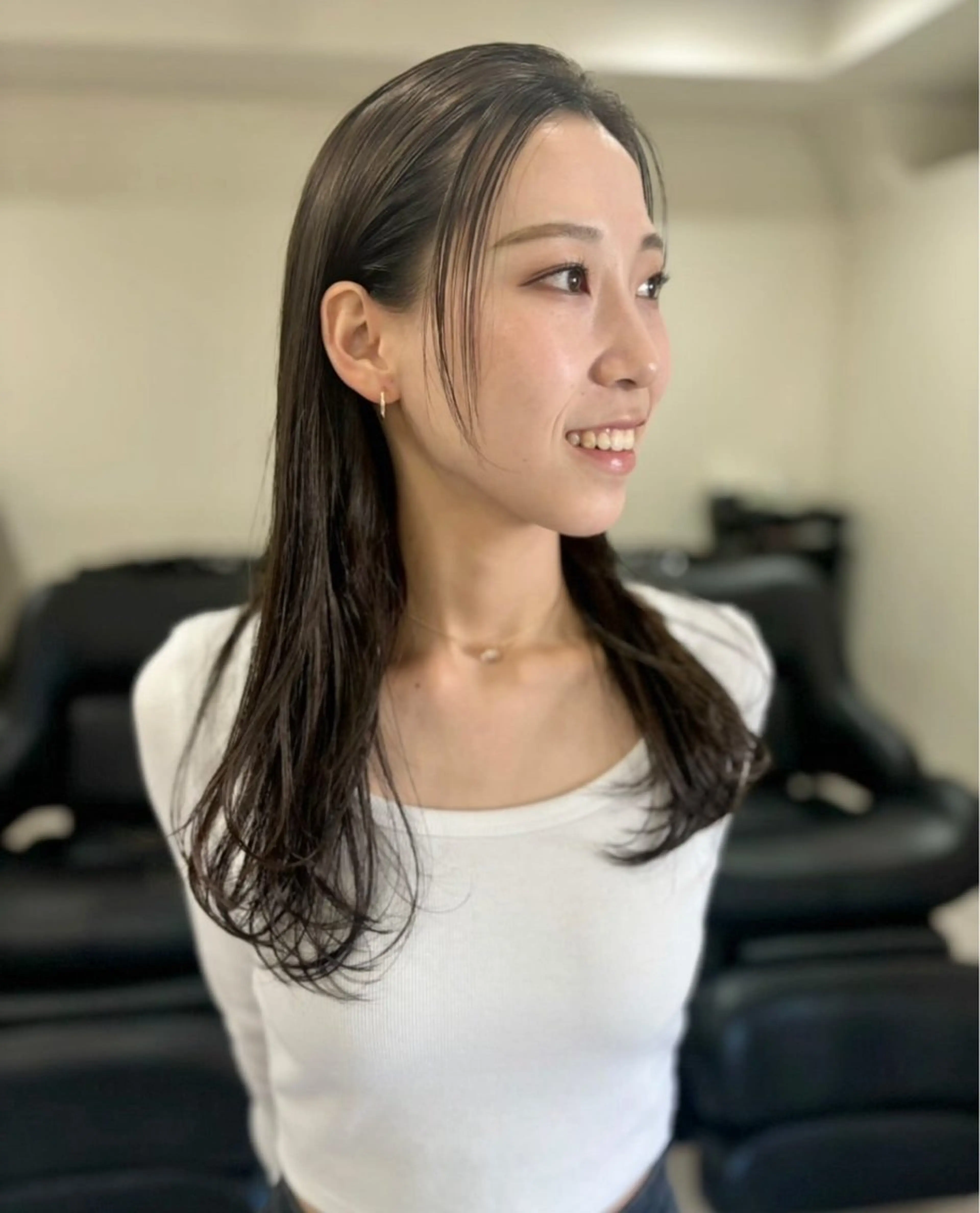 ロング カラー アッシュ アッシュブラウン ブラウンカラー レイヤーカット icie所属・大阪ヴィーガンサロン KANAKOのヘアスタイル
