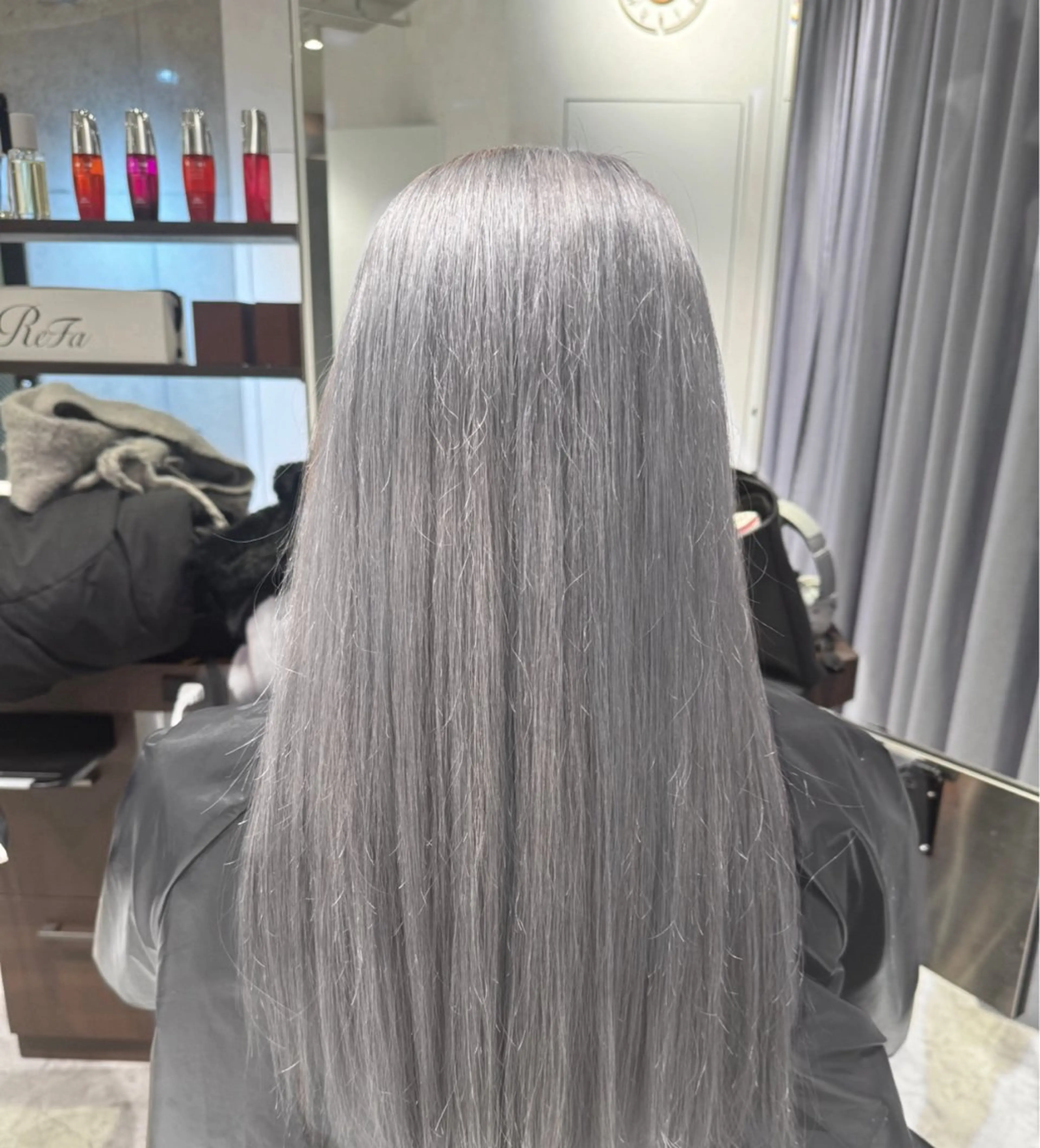 ロング カラー ブリーチ シルバー レディースモデル募集 ✨辻 日向のヘアスタイル