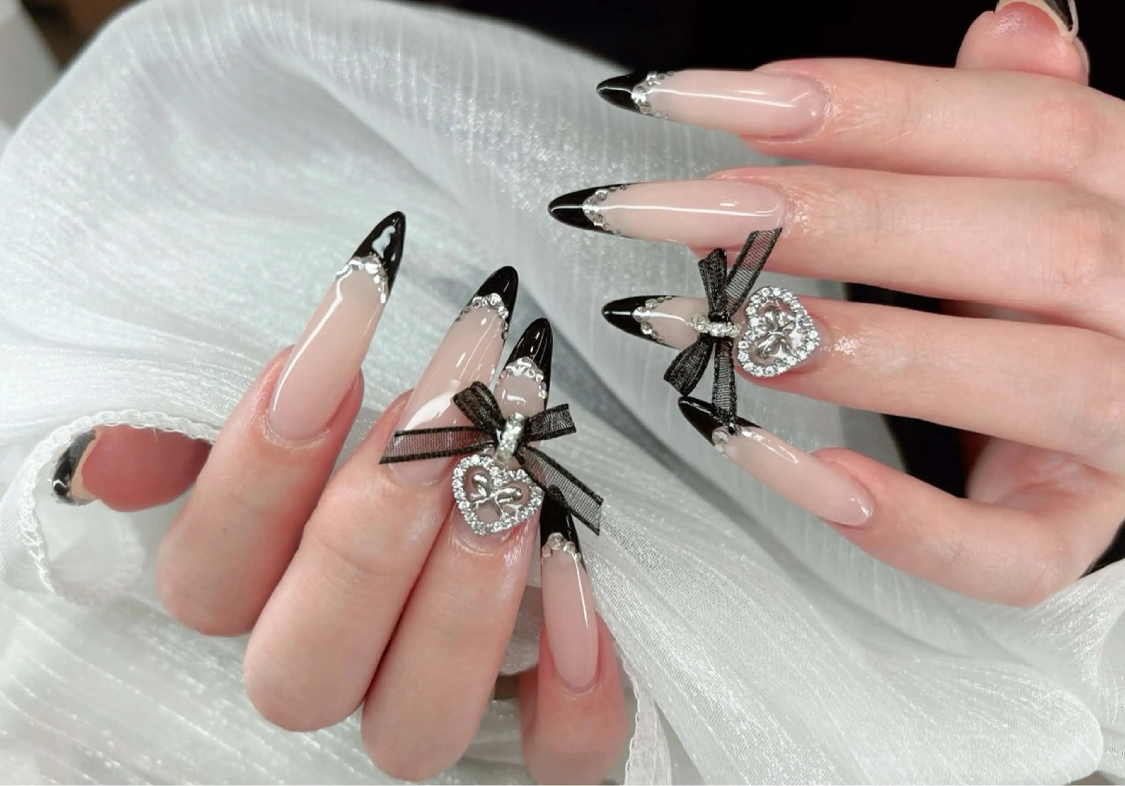 ネイル フレンチネイル ハート リボン ハンドネイル Kaori Nailのネイルデザイン