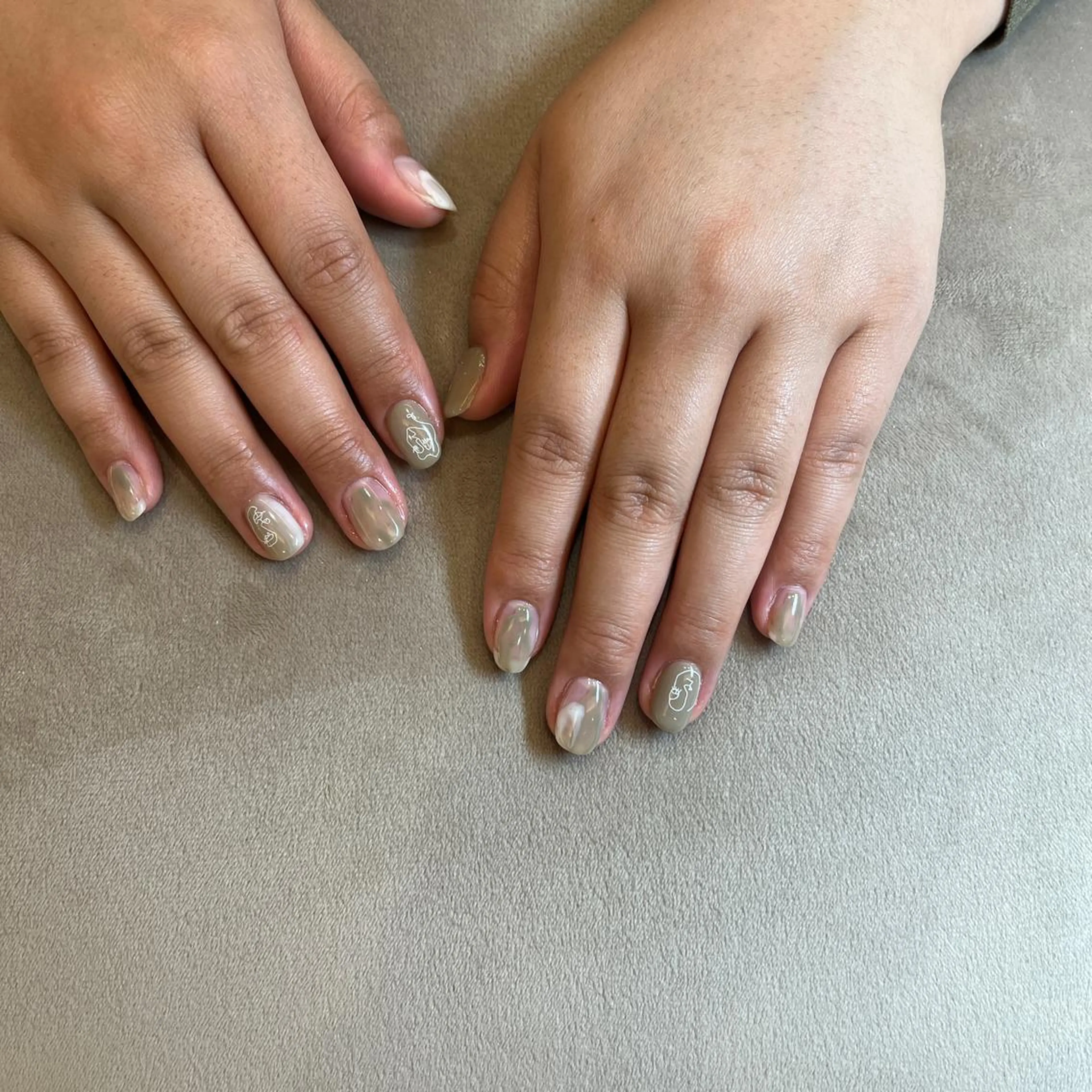 ネイル ニュアンスネイル フリーランス¨̮⃝ ネイリストOKADAのネイルデザイン