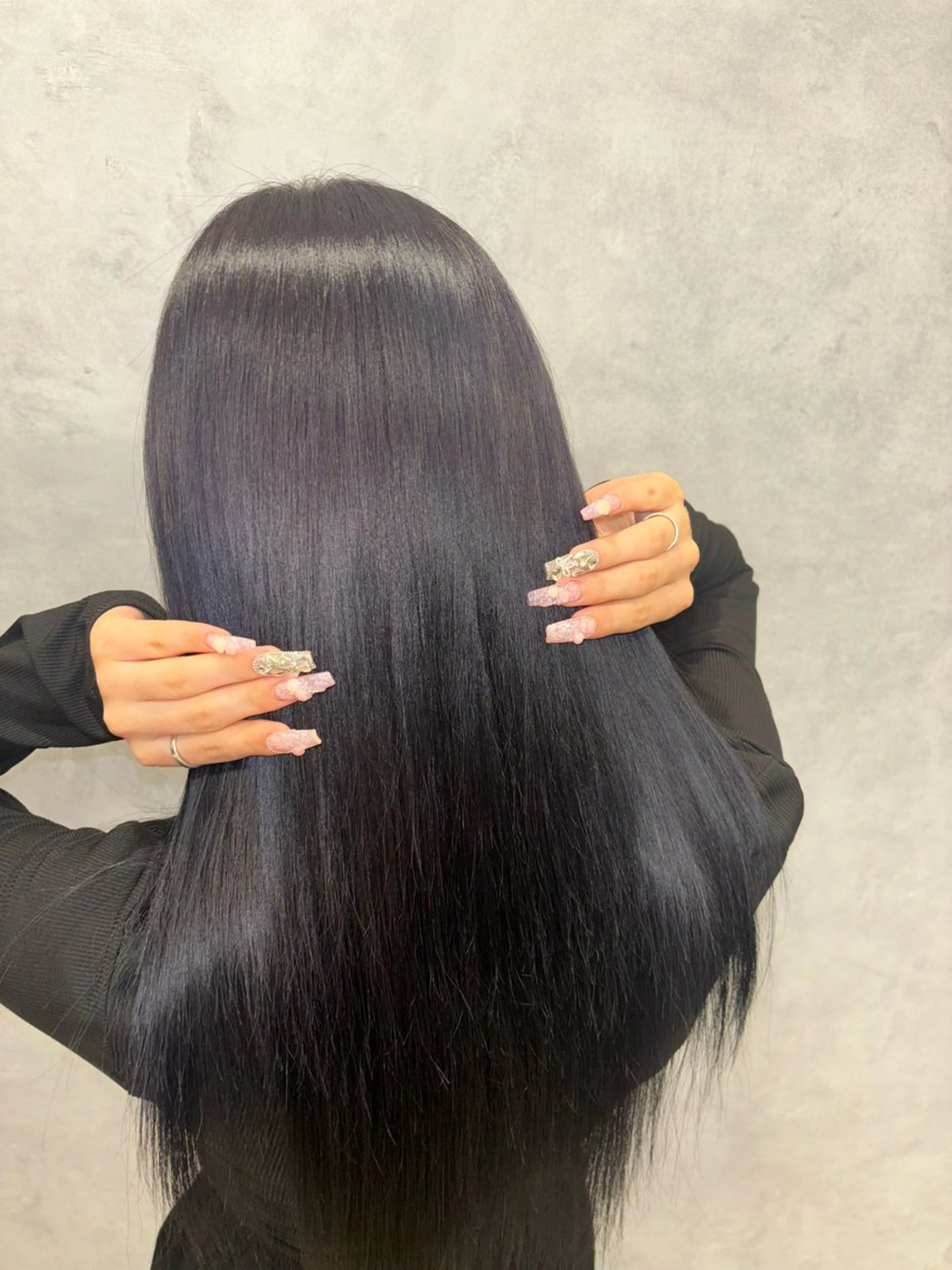 ロング パープルカラー 髪質改善 トリートメント 佐々木 美空のヘアスタイル