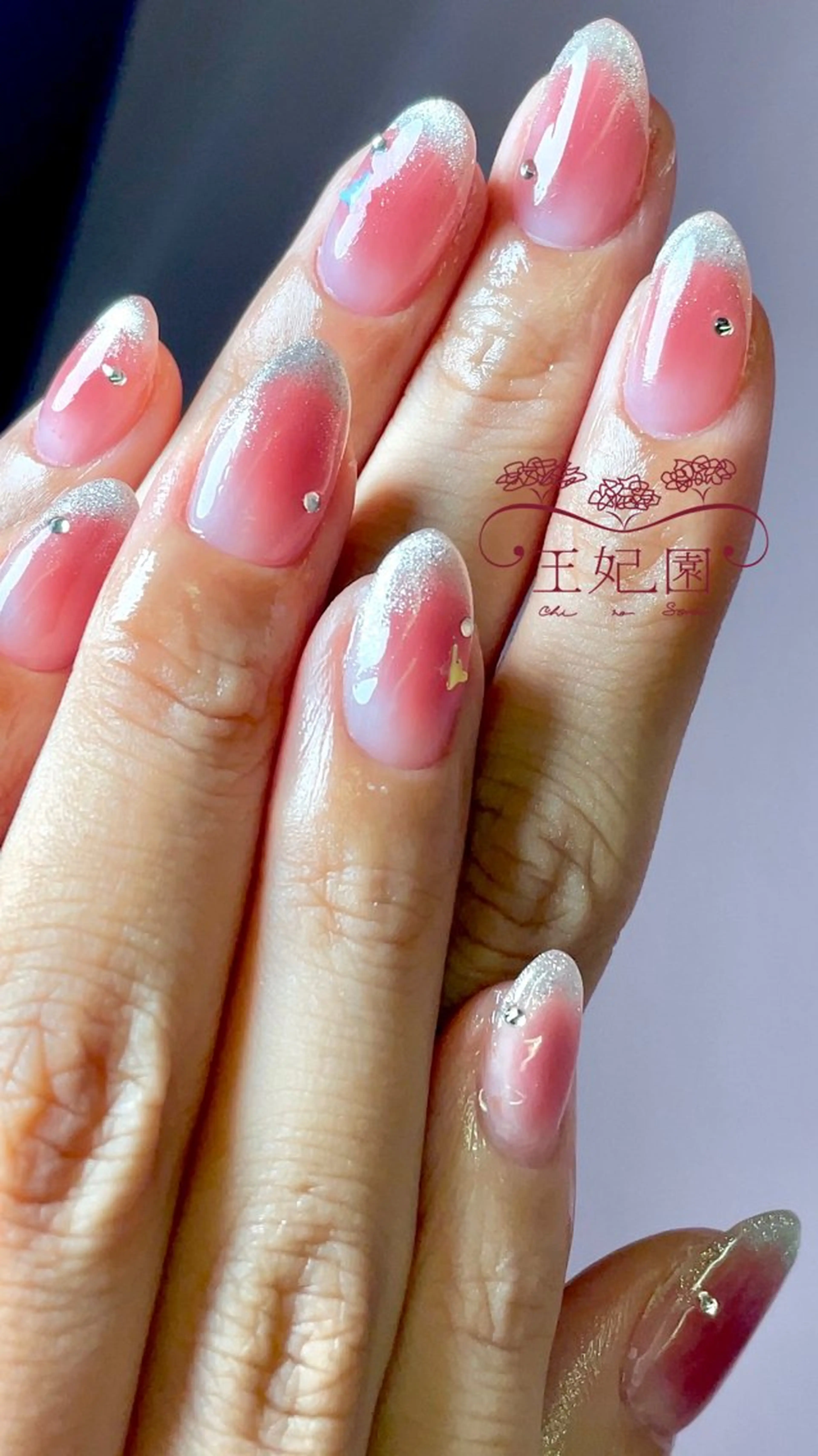 ネイル チークネイル フレンチネイル グラデーション マグネットネイル マグネットフレンチ nail salon王妃の園所属・王妃の園 ohinosonoのネイルデザイン