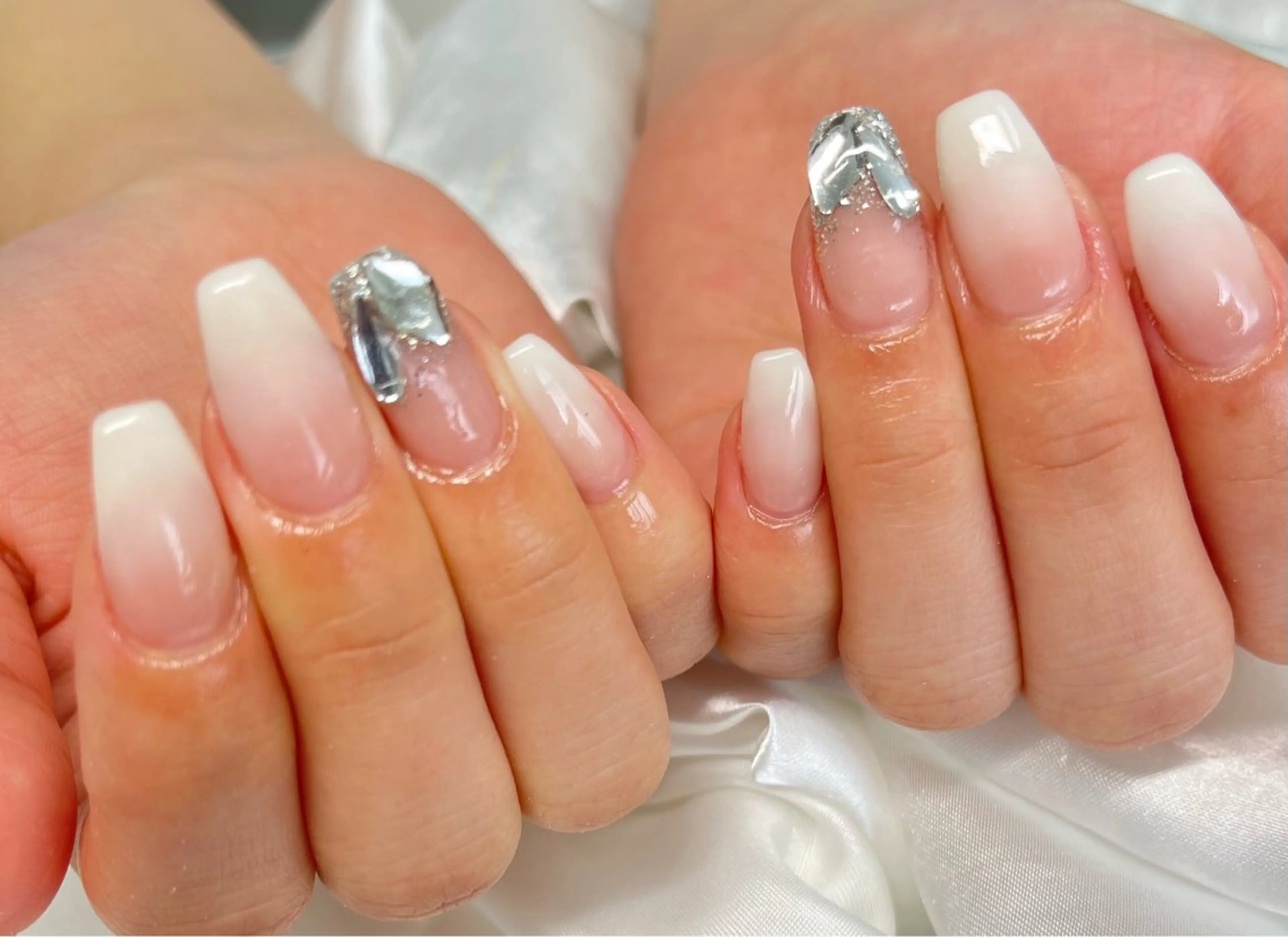 ネイル グラデーション 韓国ネイル ワンホンネイル ハンドネイル celica所属・松田 由真のネイルデザイン