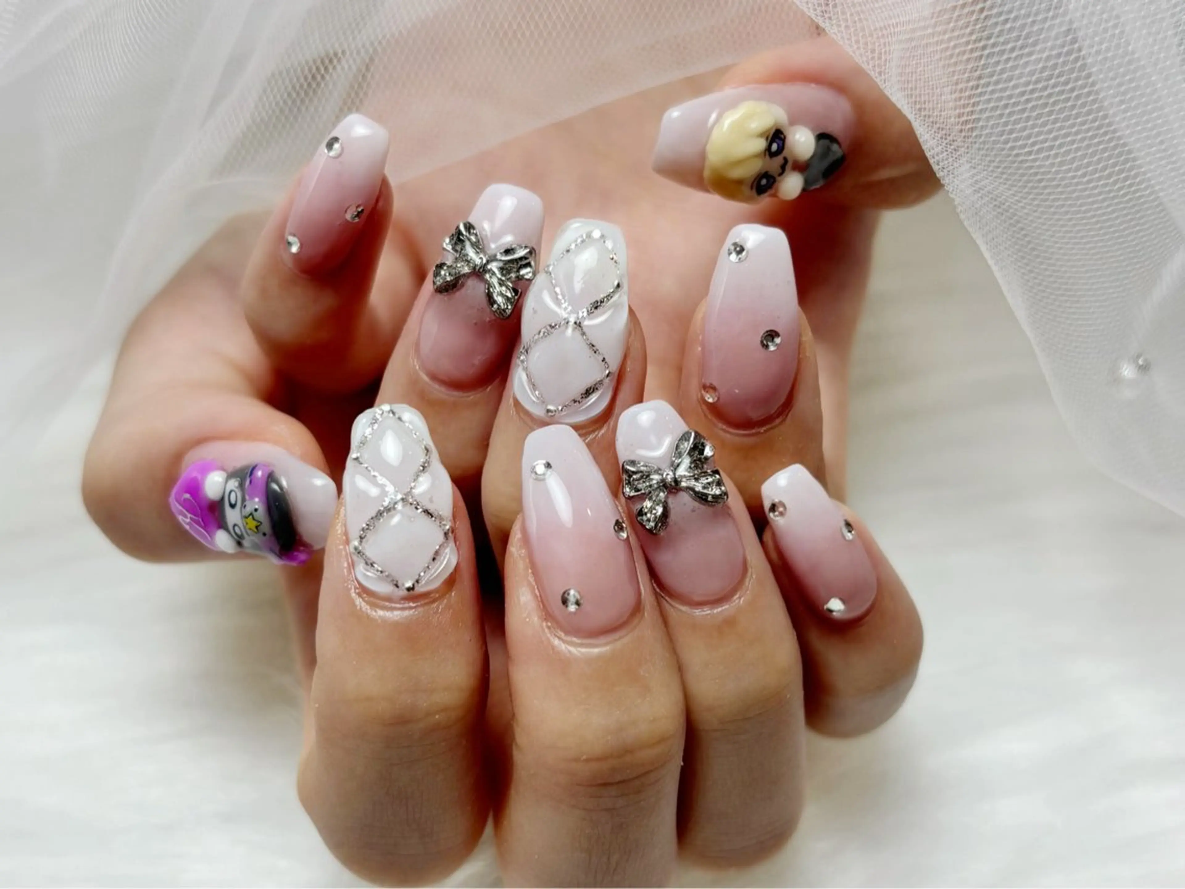 セミロング 韓国風ヘア Conjunim MAMI🎀✨のネイルデザイン