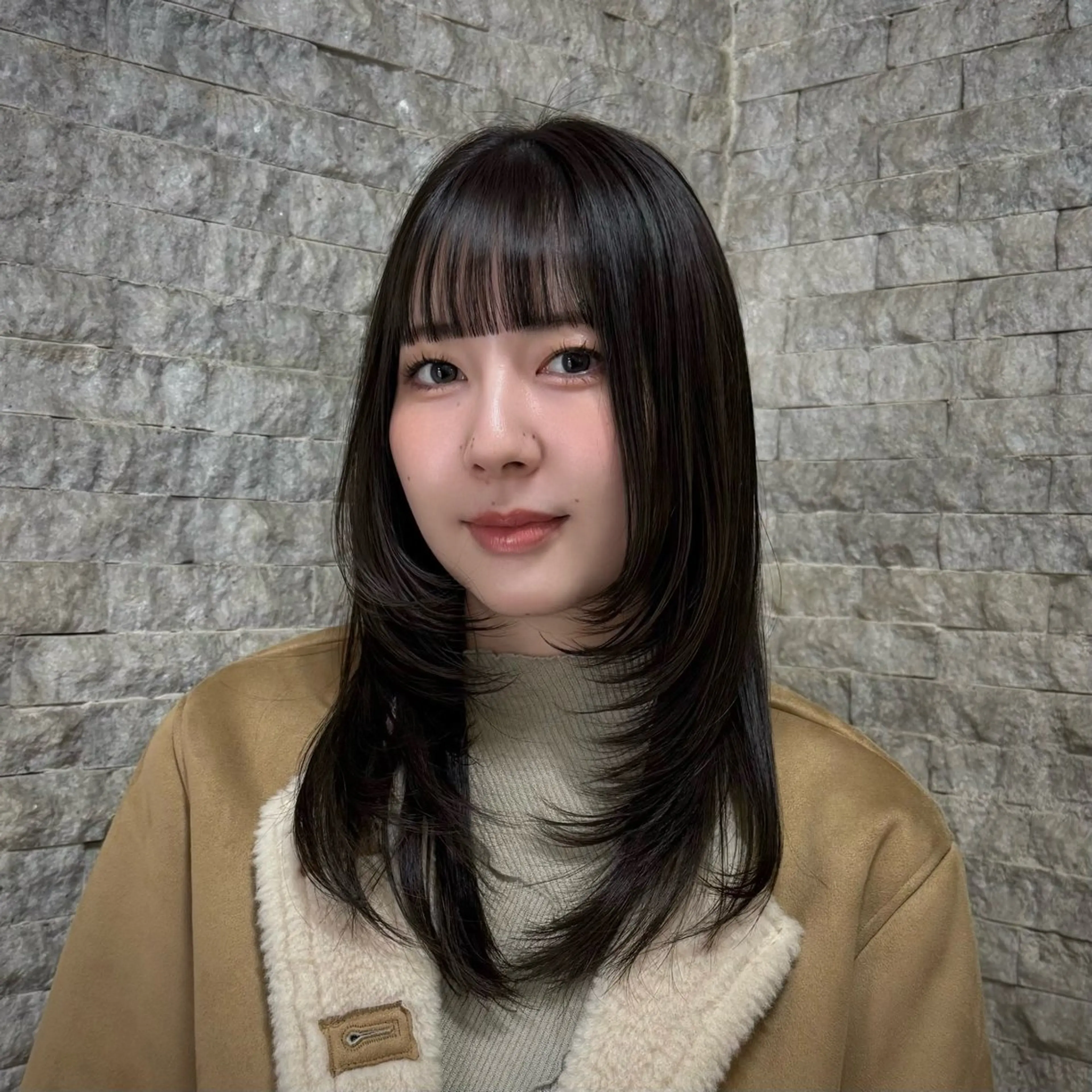 セミロング カット ヘアカラー INORI|レイヤー |ハッシュカットのヘアスタイル