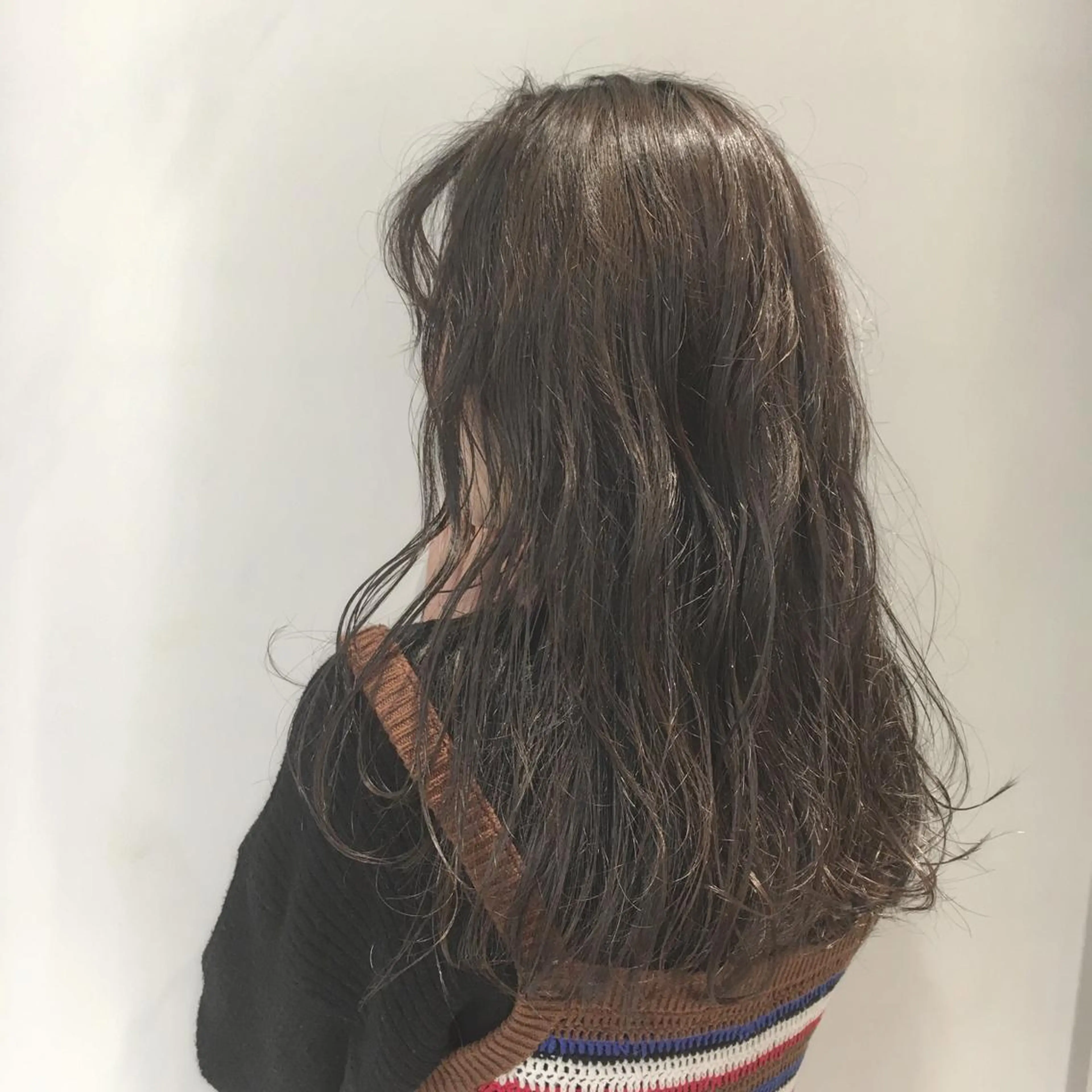 ロング カラー 江原 彩華のヘアスタイル