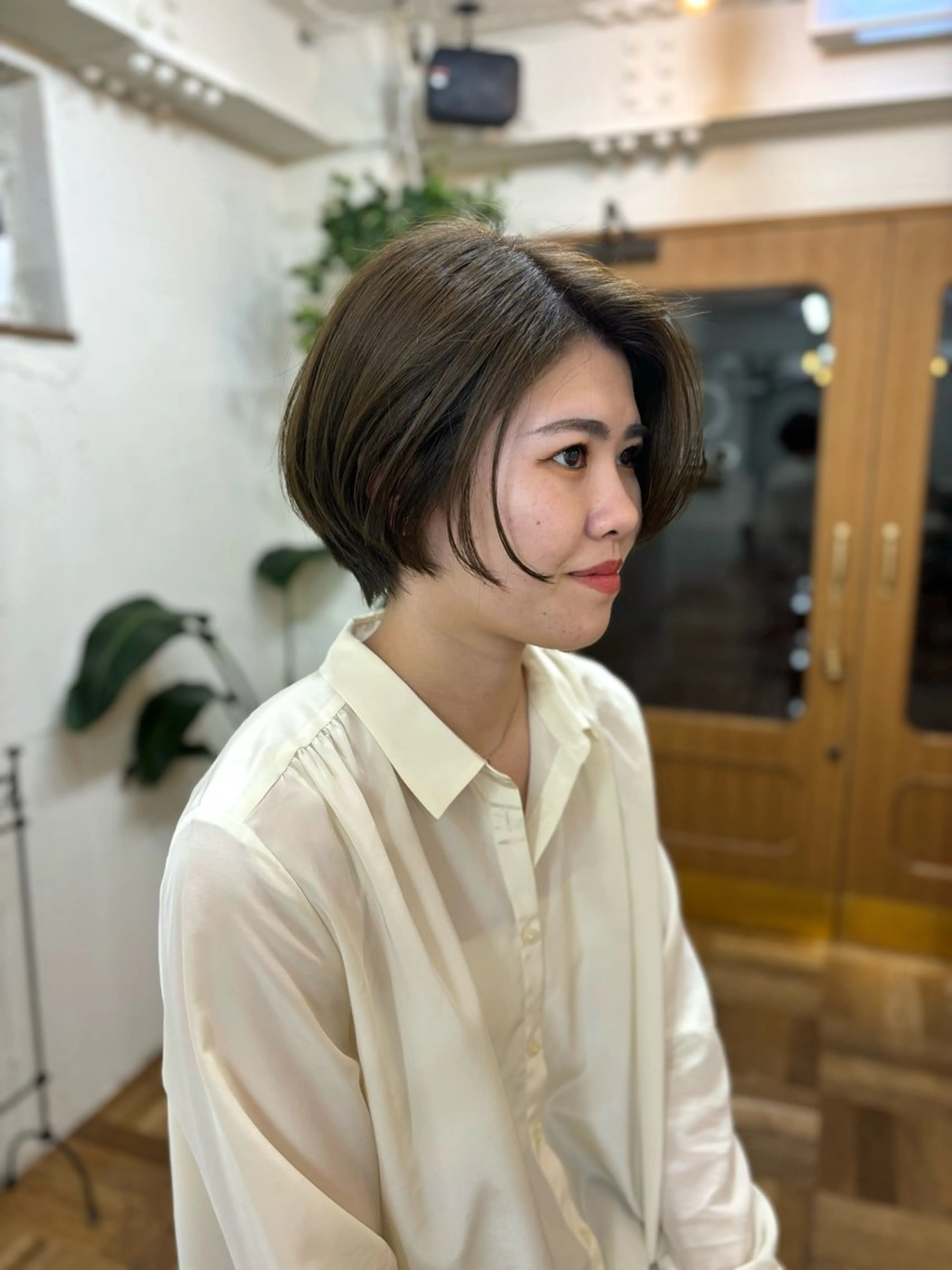 ショート カラー ブリーチ 透明感カラー ブリーチなしカラー オリーブカラー ショートヘア カット ヘアカラー トリートメント CIEN所属・ayano🫧 《CIEN》のヘアスタイル