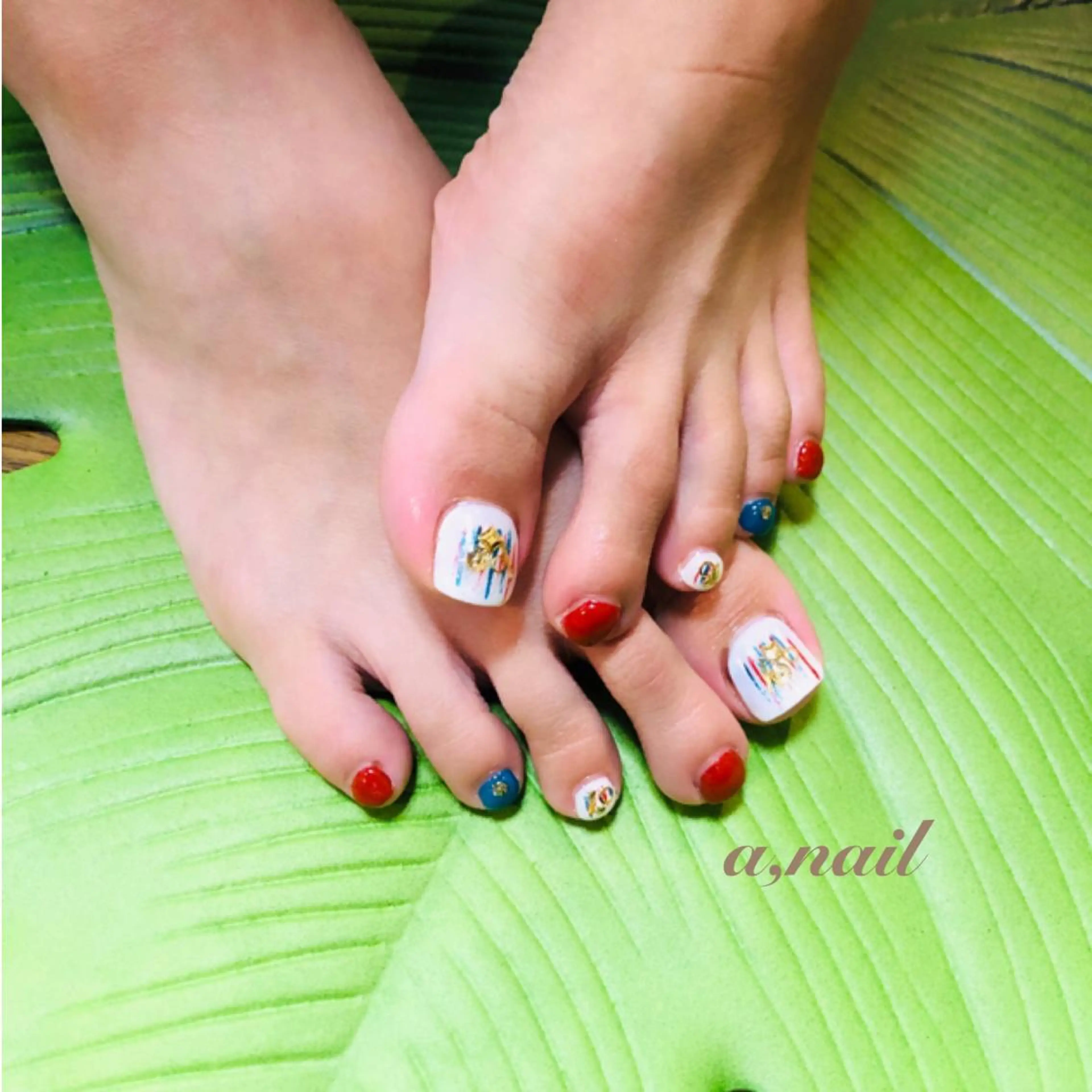 ネイル フットネイル ジェルネイル グラデーション ラメ(グリッター) ラメグラデーション フットネイル ネイルサロン エーネイルのネイルデザイン