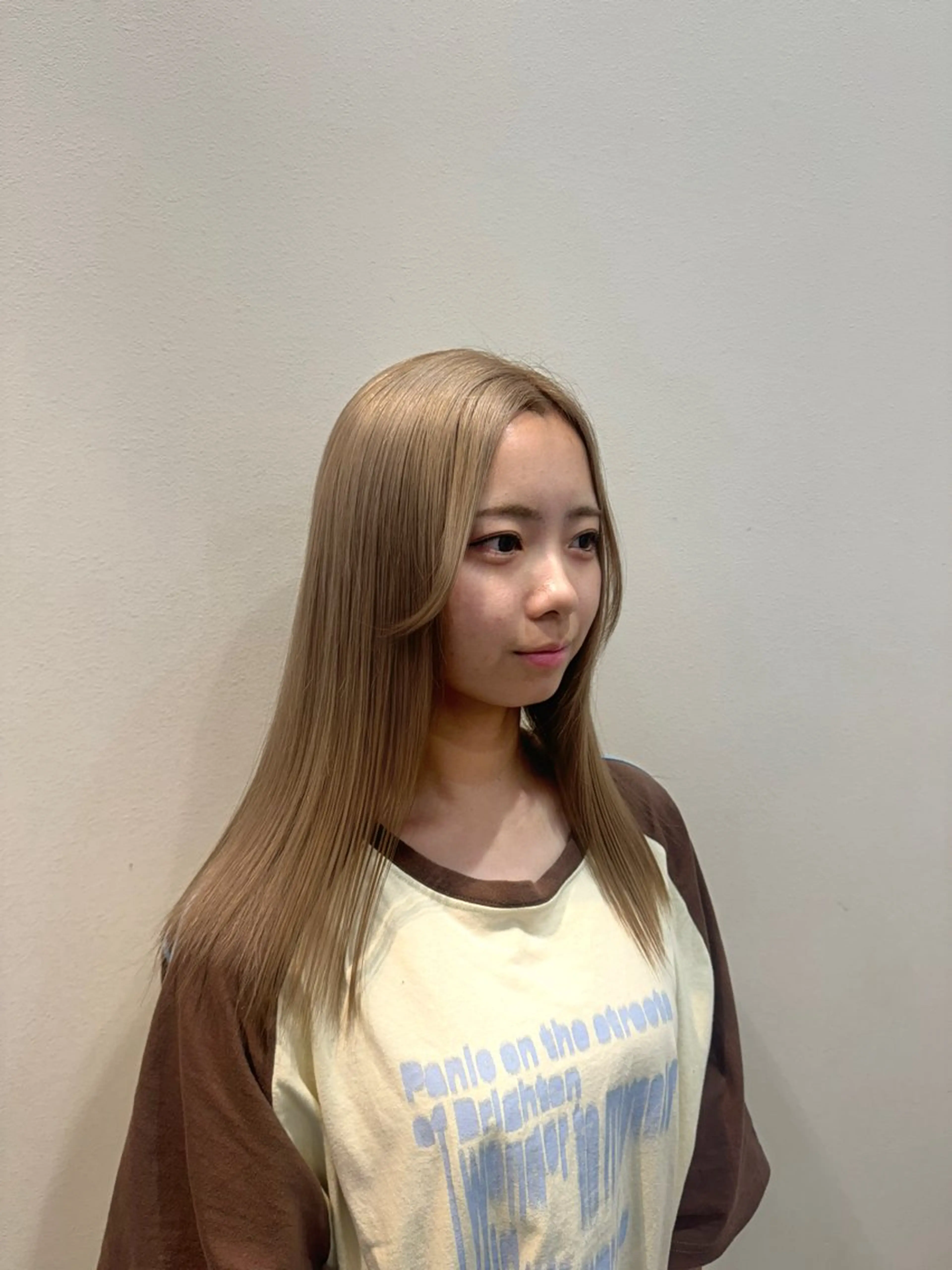 セミロング カラー ブリーチ ブロンド mir所属・堀越 美羽のヘアスタイル