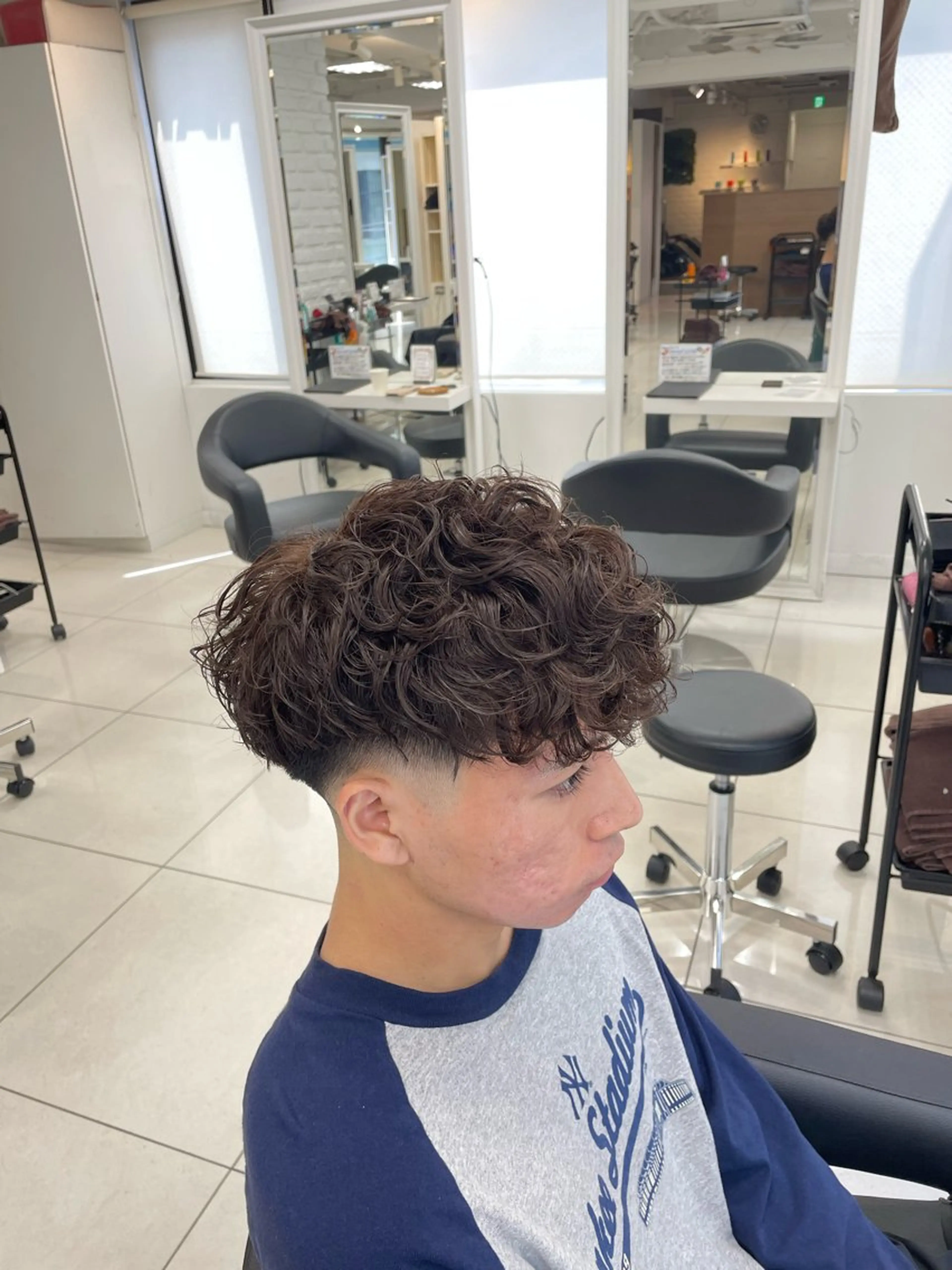 ショート パーマ メンズ スペインカール フェザーパーマ職人 🪶ryosukeのヘアスタイル