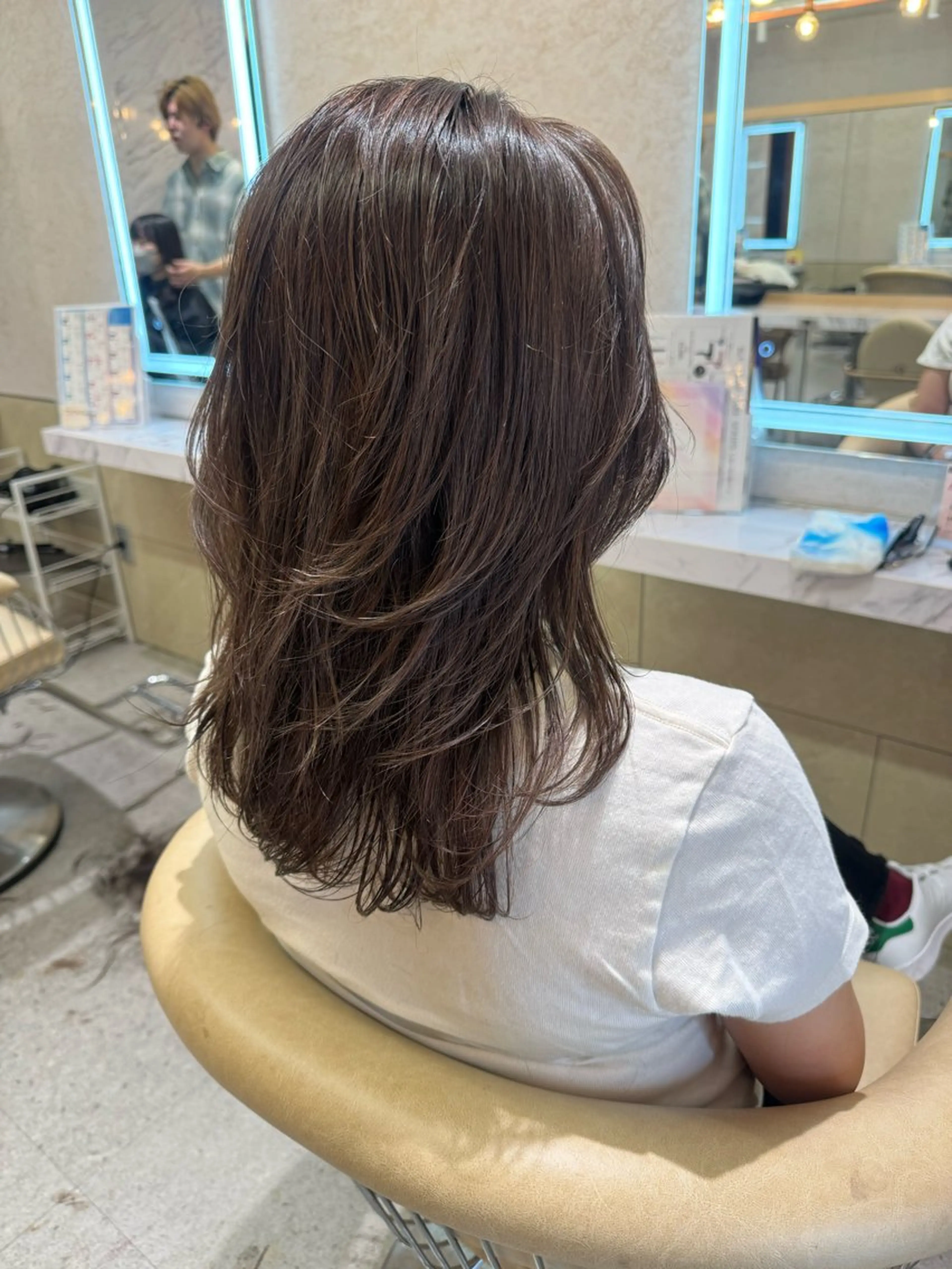 ミディアム カラー amble luxe 伊畑優希のヘアスタイル