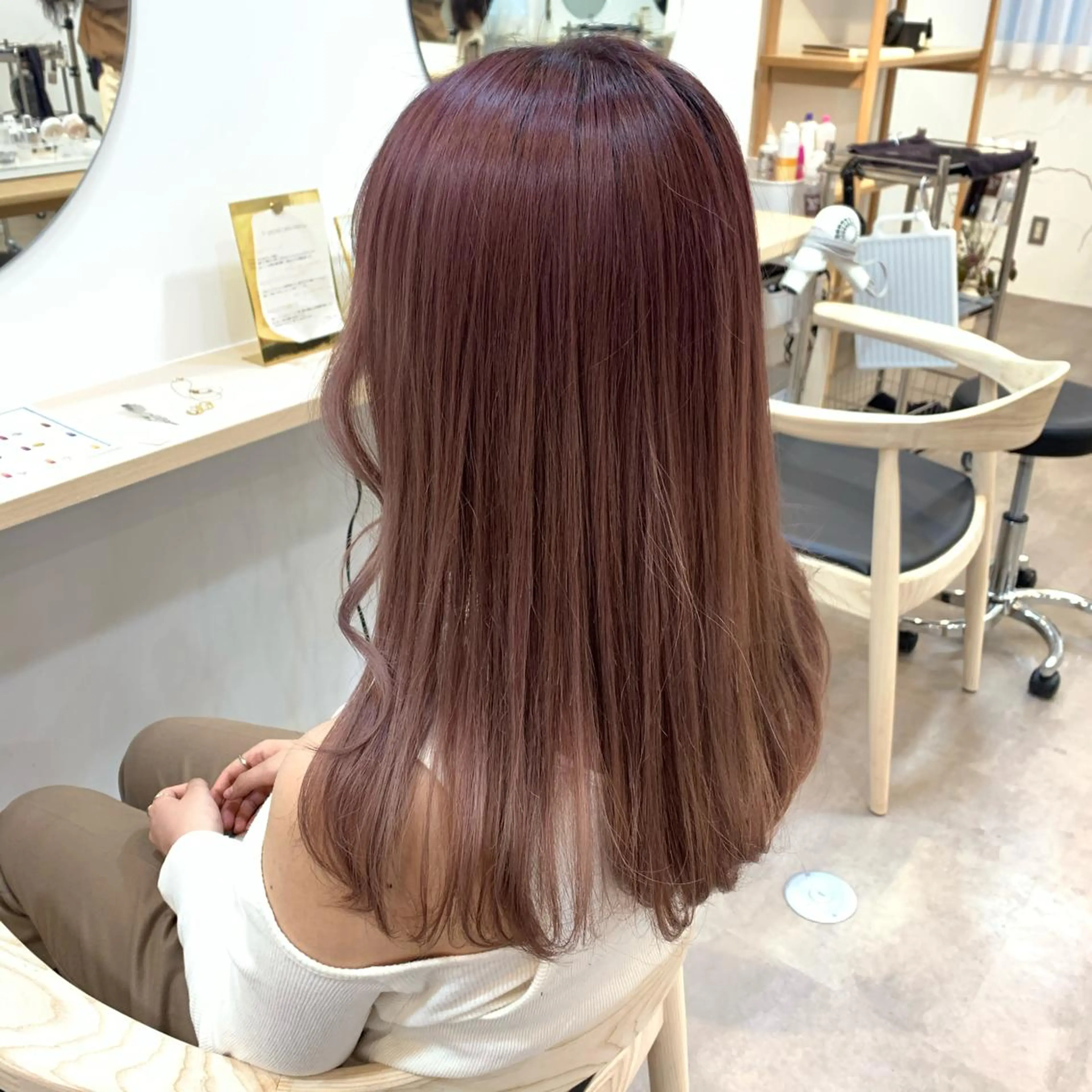 ロング カラー ブリーチ イルミナカラー 佐藤 永夏のヘアスタイル