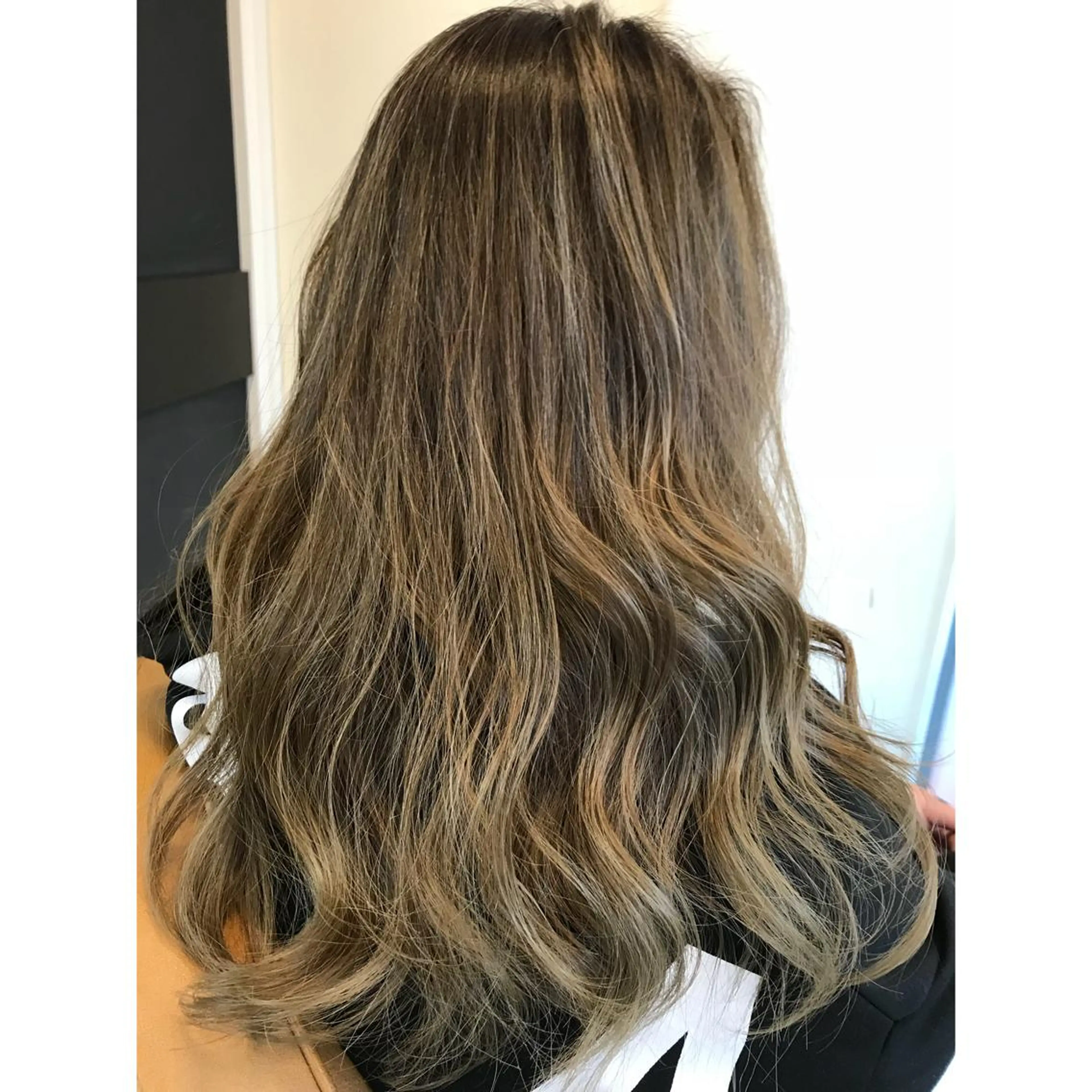 ロング カラー アディクシーカラー ブリーチ ハイライトカラー ハイライト トリートメント 坂西 春果のマツエク・マツパデザイン