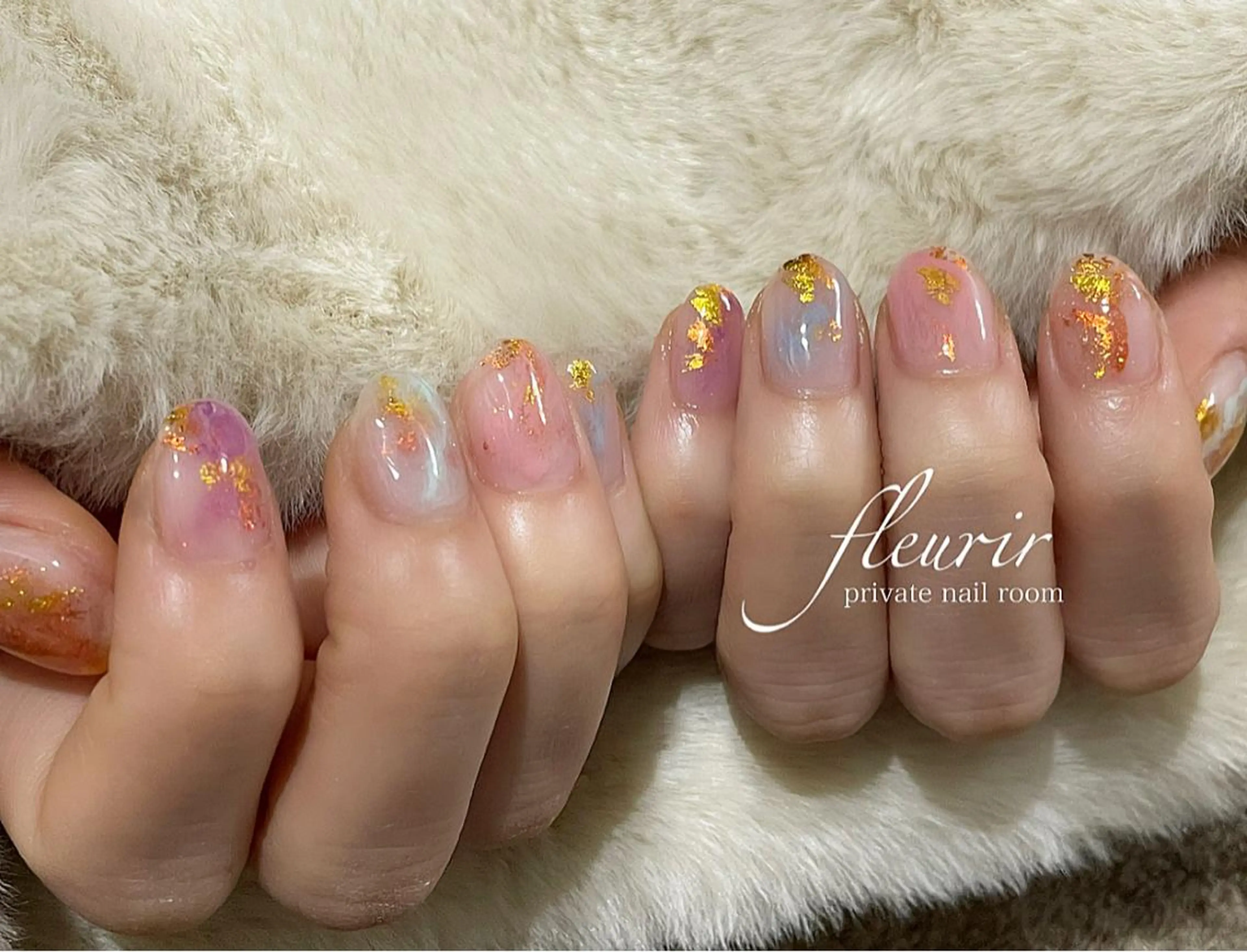 ネイル ゴールド キラキラネイル ニュアンスネイル フルリール 【プライベートサロンのネイルデザイン