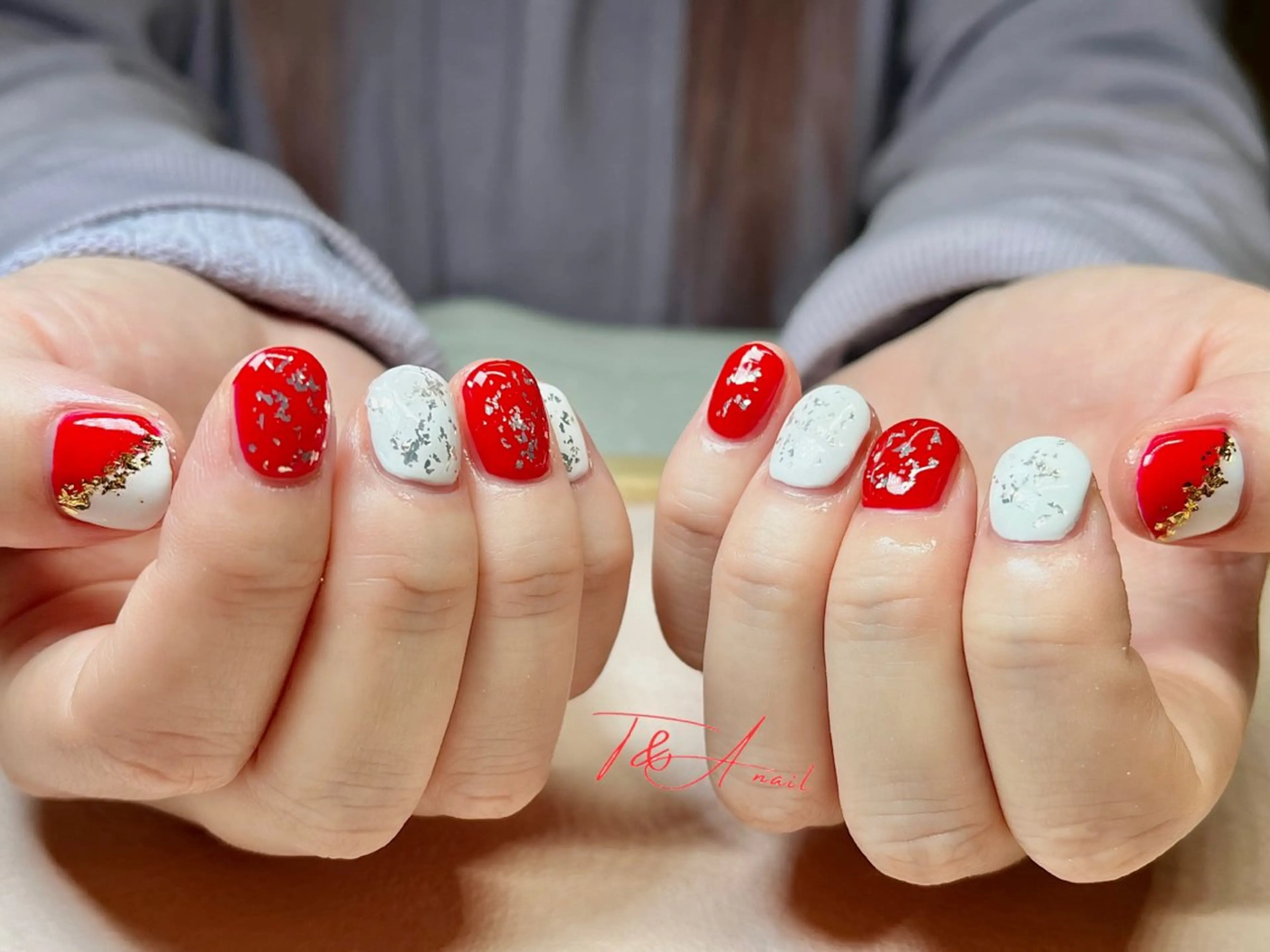 ネイル ジェルネイル ワンカラーネイル 赤色 スカルプネイル ショートネイル ハンドネイル T&A nailのネイルデザイン
