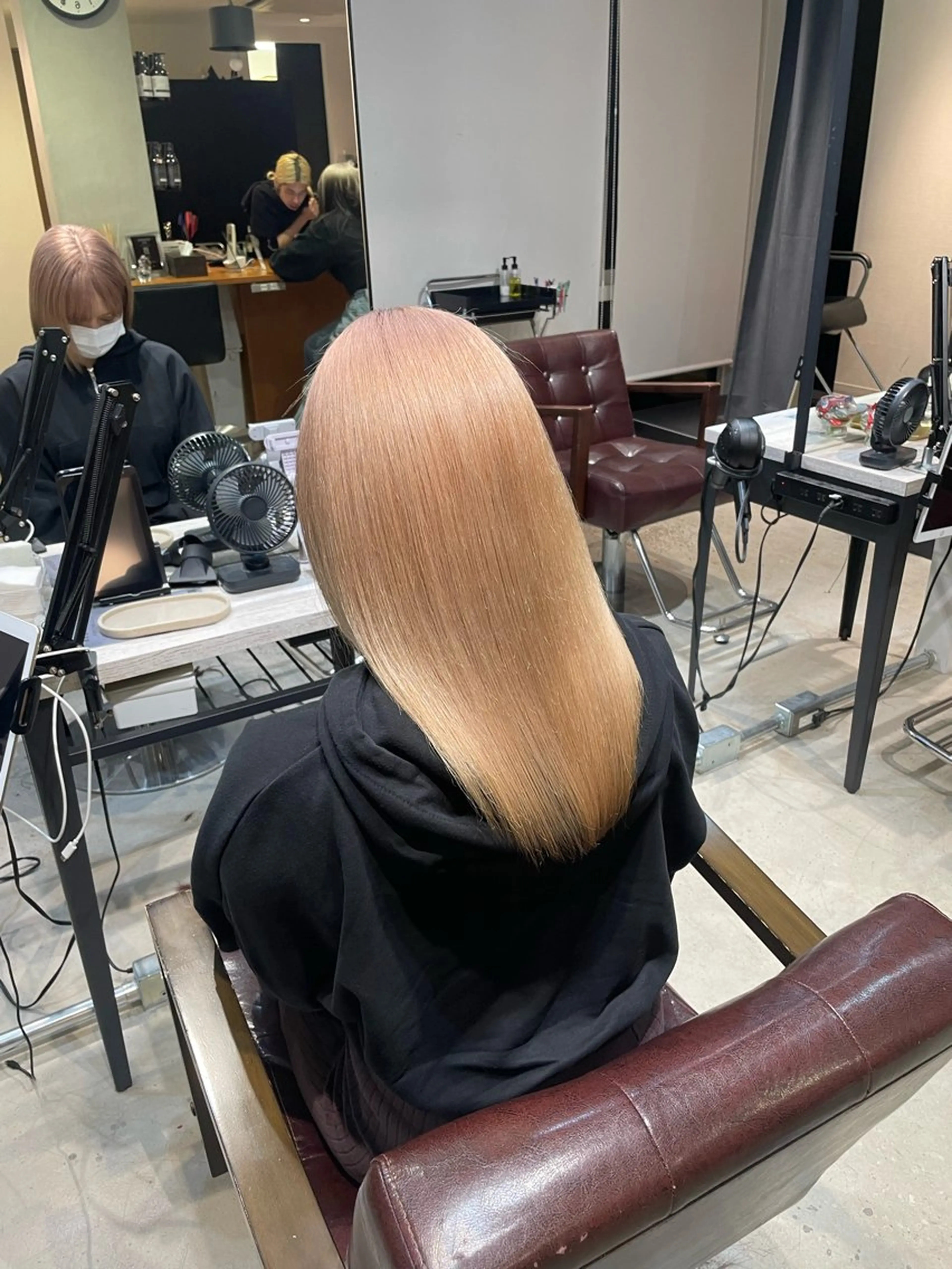 セミロング カット ヘアカラー トリートメント youres hair 新宿3丁目店所属・🍫ハイトーン✖︎ 髪質改善🍫柴田のヘアスタイル