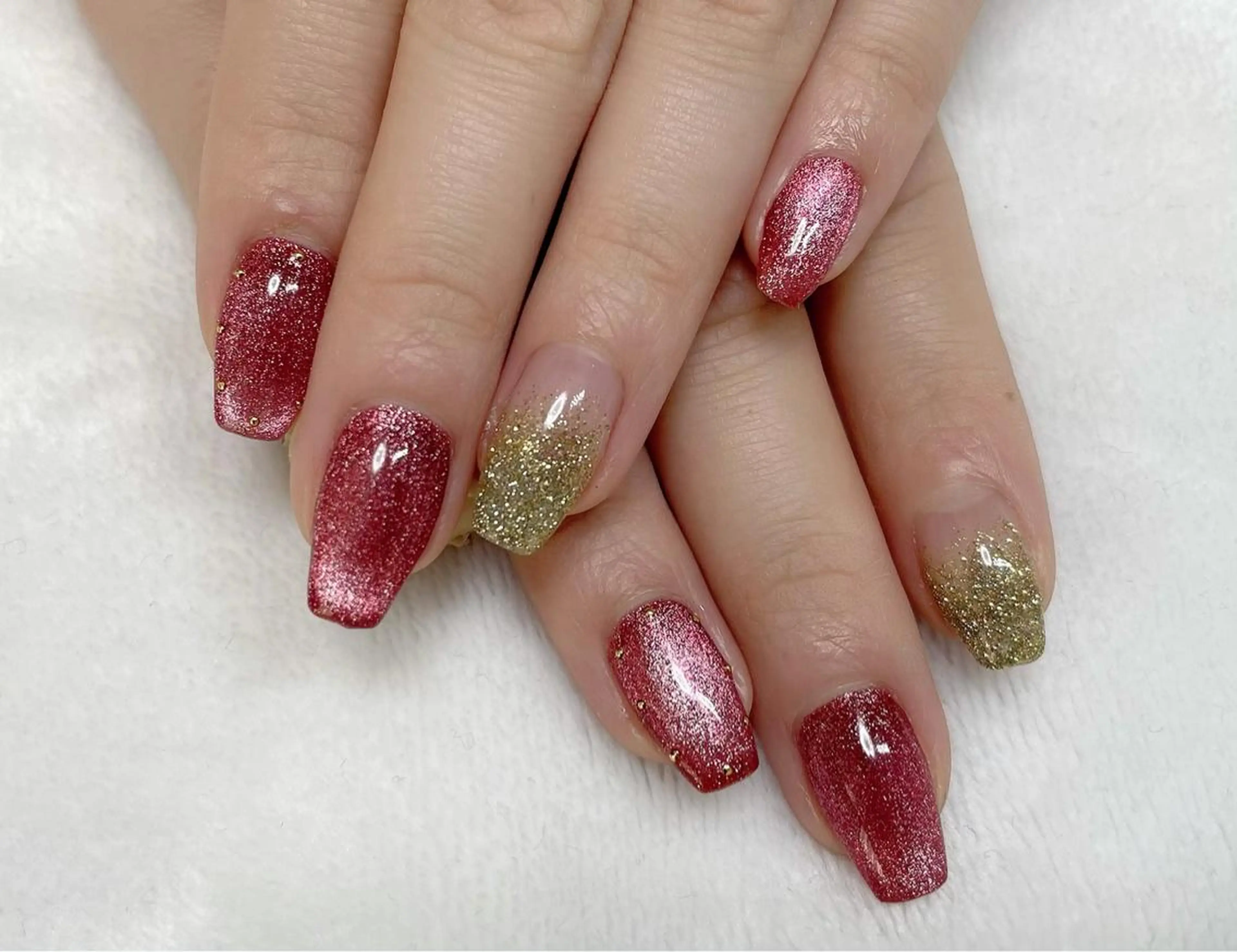 ネイル フラッシュネイル ジェルネイル ゴールド ラメ(グリッター) マグネットネイル em nailのネイルデザイン