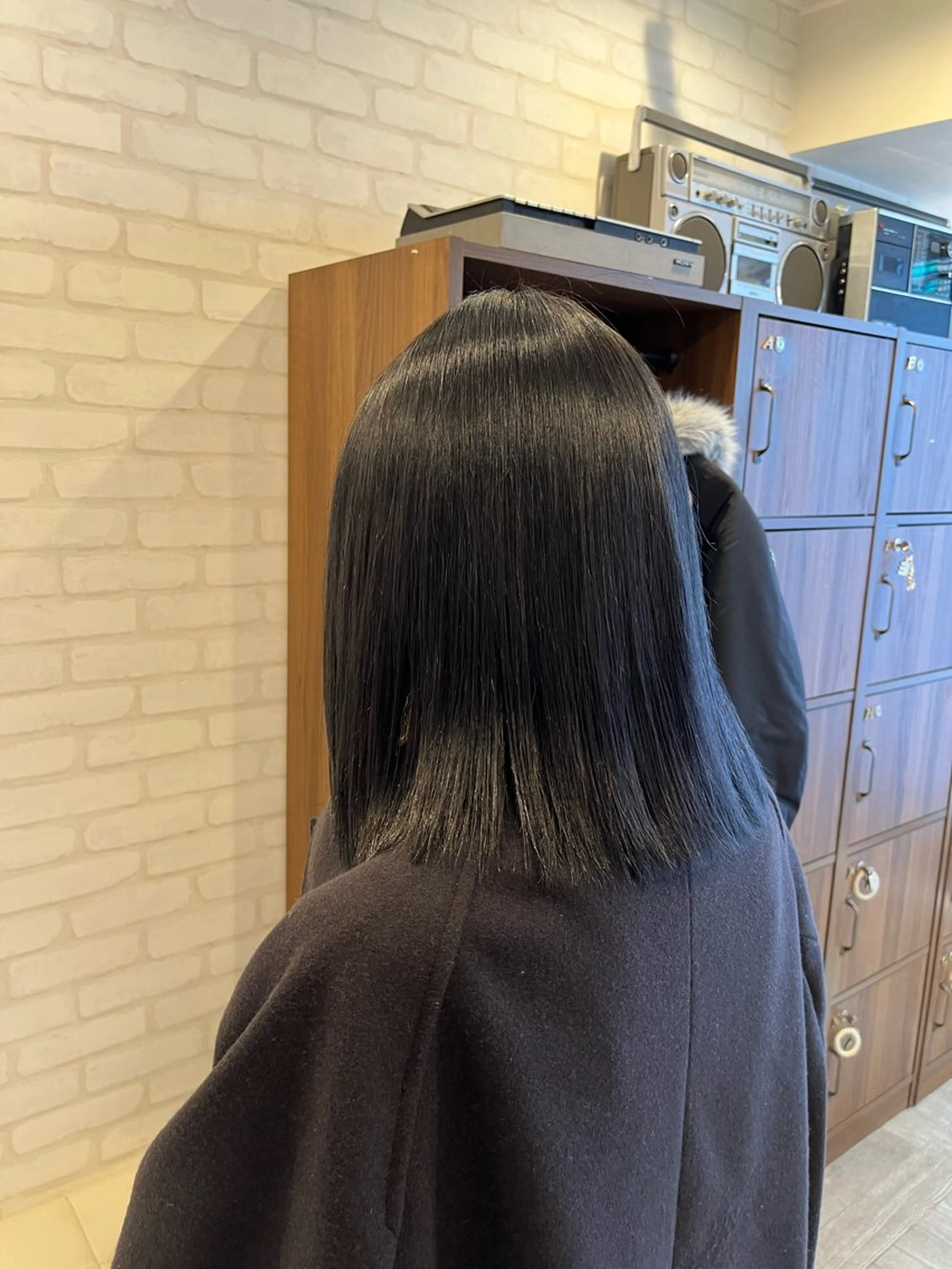 ミディアム カラー 黒髪 ブルーカラー ブルーブラック カット ヘアカラー 阿部 うららのマツエク・マツパデザイン