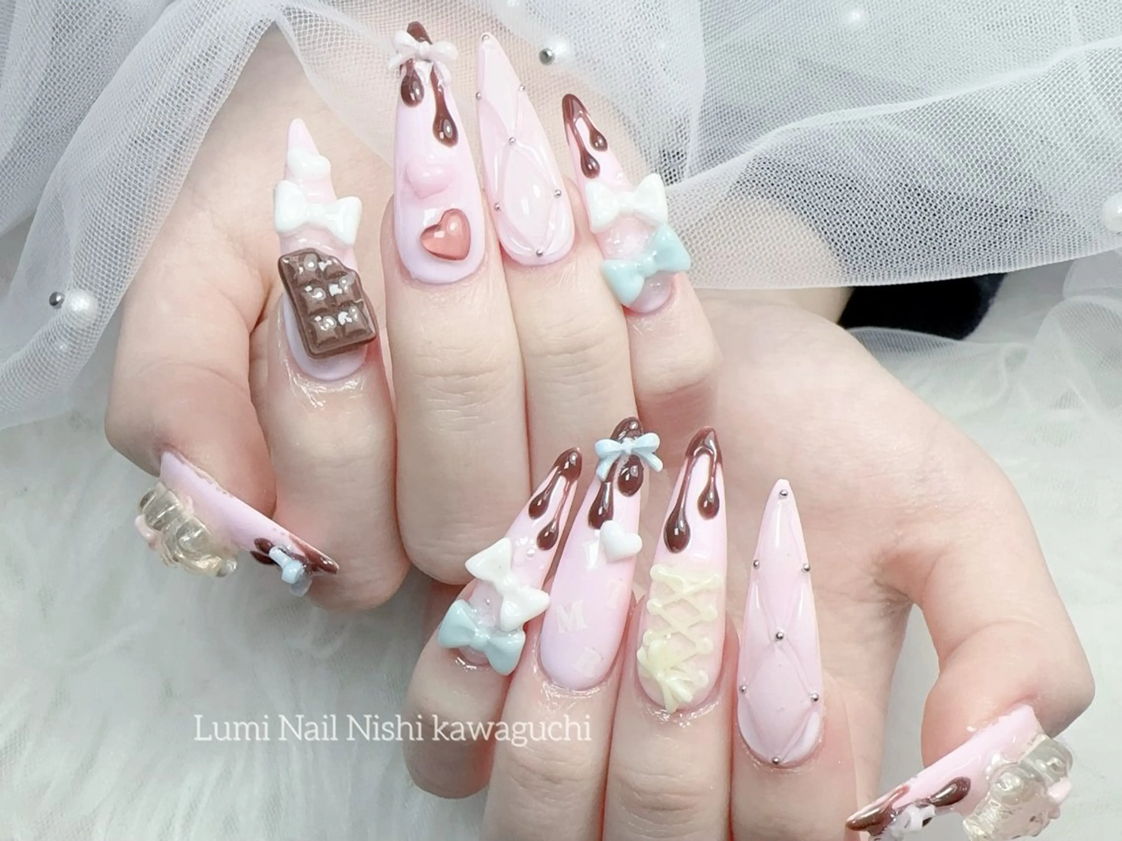 ネイル フットネイル ジェルネイル キラキラネイル オフィスネイル ピンク Lumiネイルサロン所属・Lumi Nail Salonのネイルデザイン