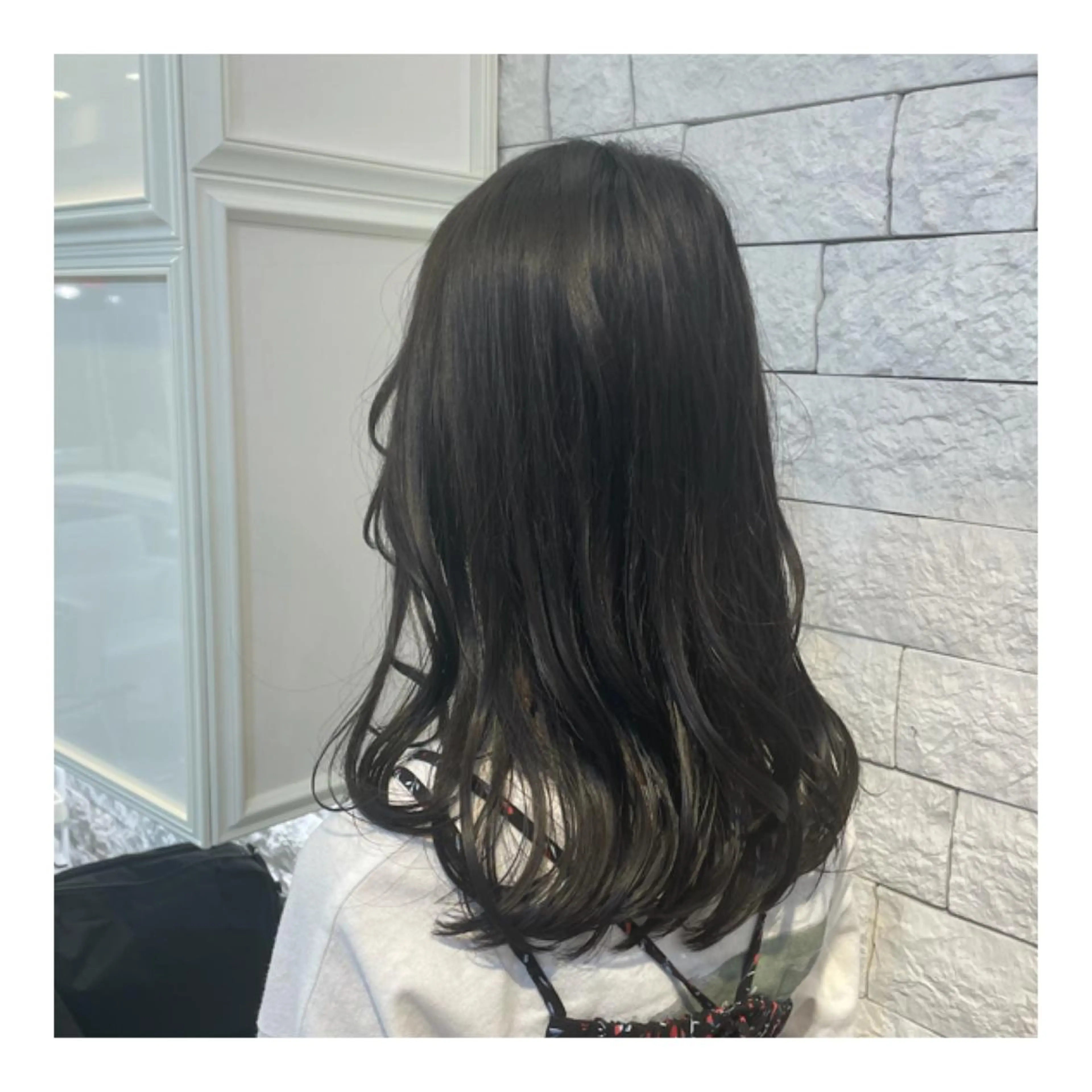 セミロング BiBi  藪 菜月のヘアスタイル