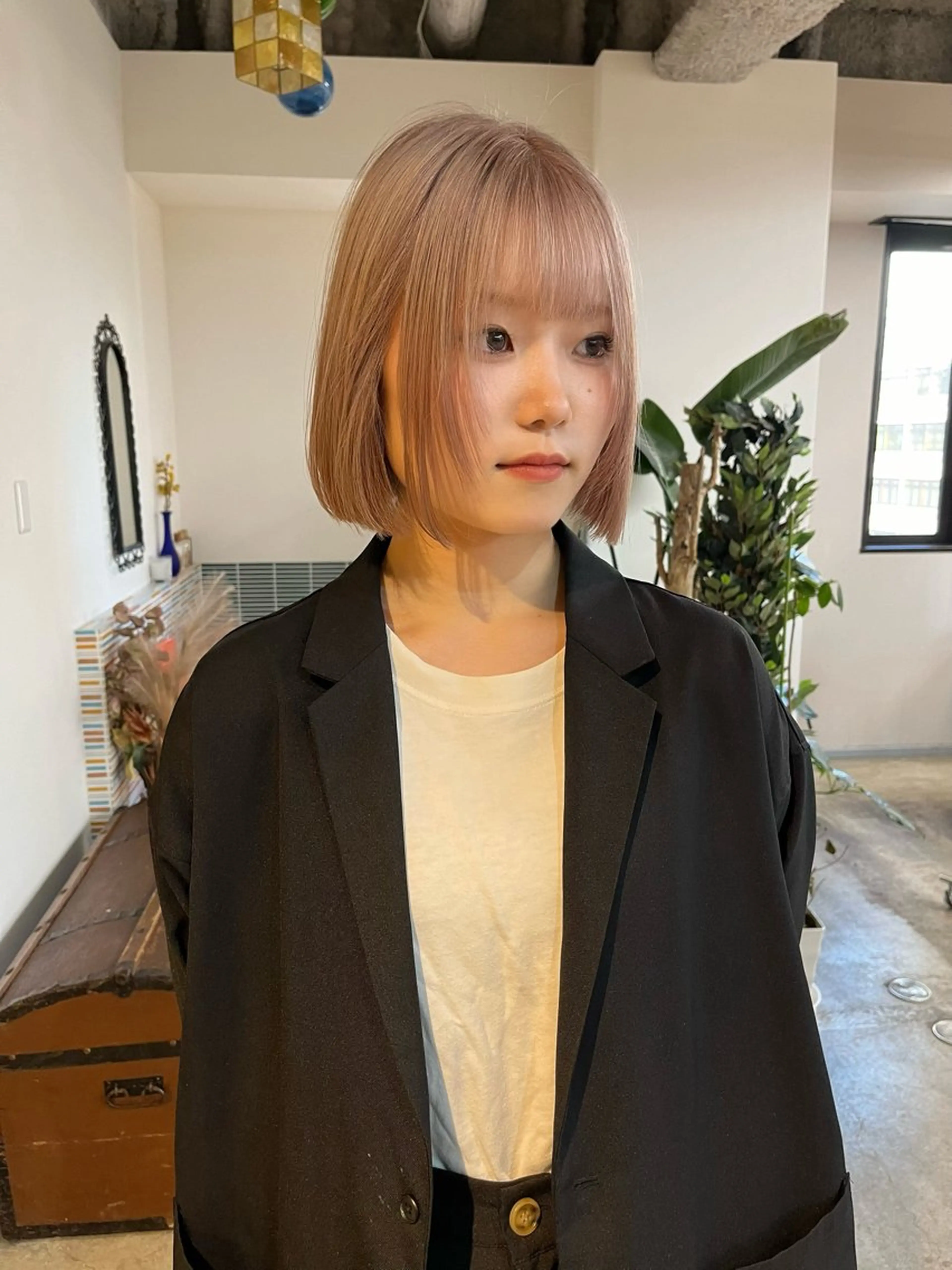 ミディアム カラー ベージュカラー ブリーチ ミルクティーベージュ ヘアカラー トリートメント 🩷ハイトーン透明感 レイヤー🩷ユリカのヘアスタイル