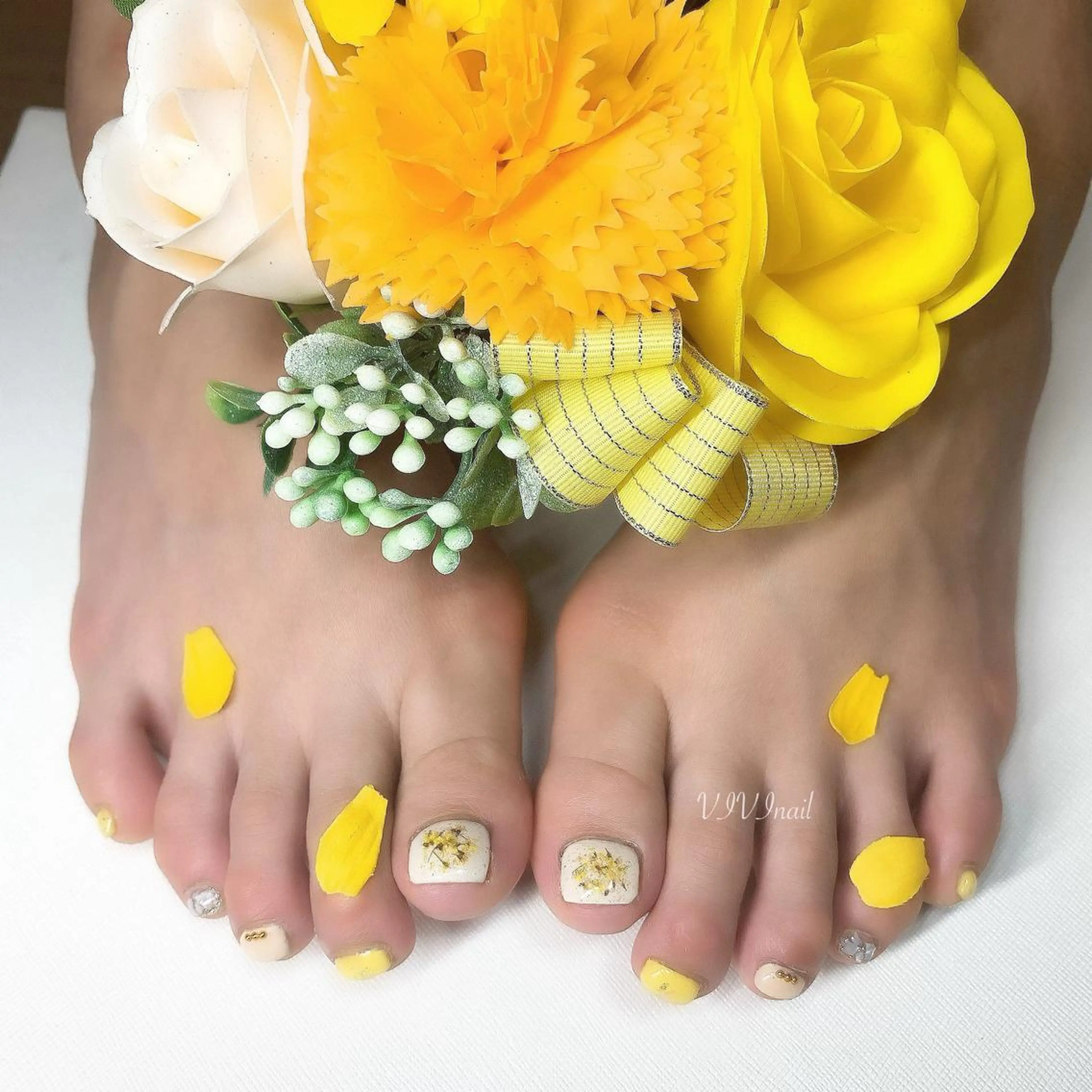 ネイル フットネイル フットネイル vivi nailのネイルデザイン