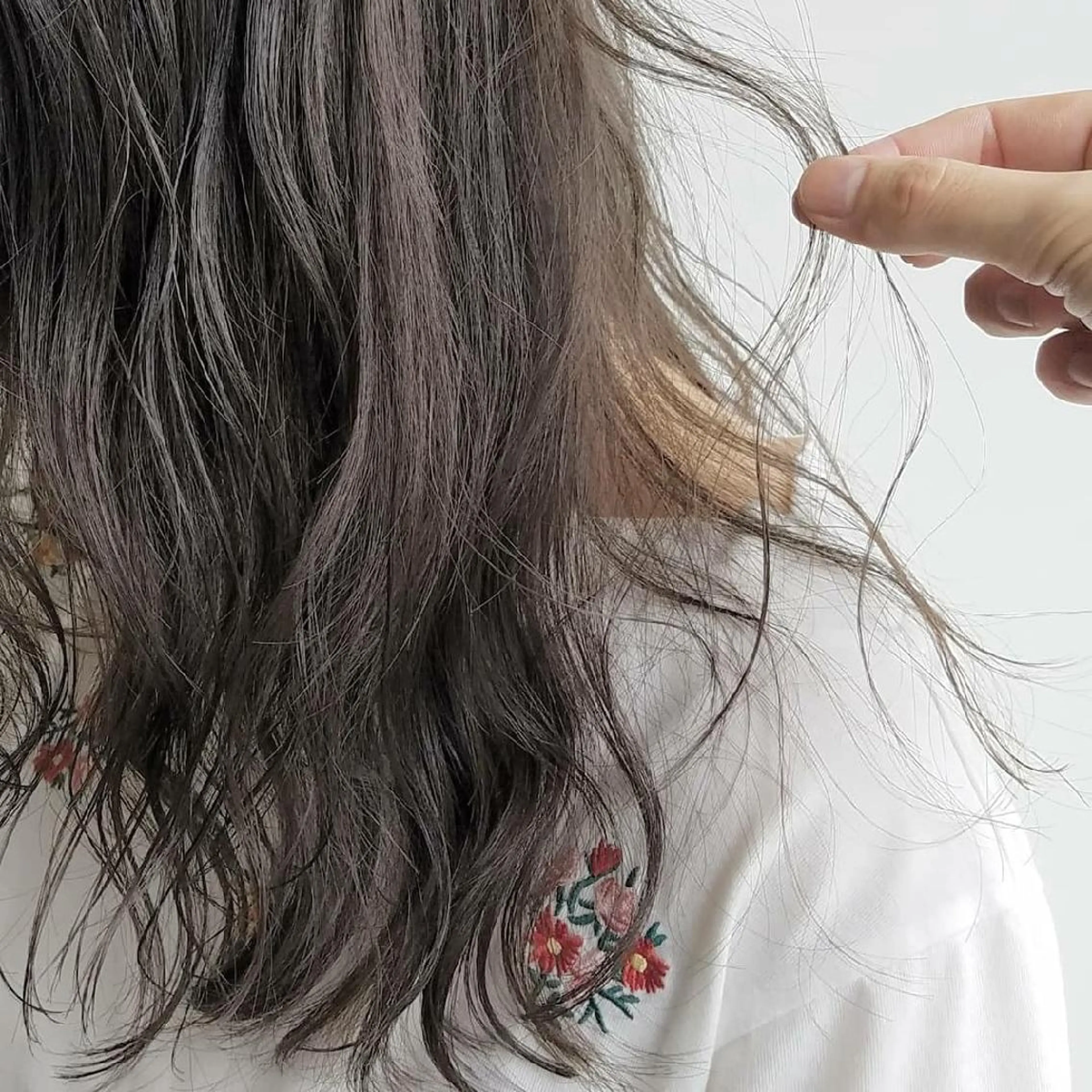 ミディアム カラー アッシュ ミント iplus✴ まつげ、眉毛、耳つぼのマツエク・マツパデザイン