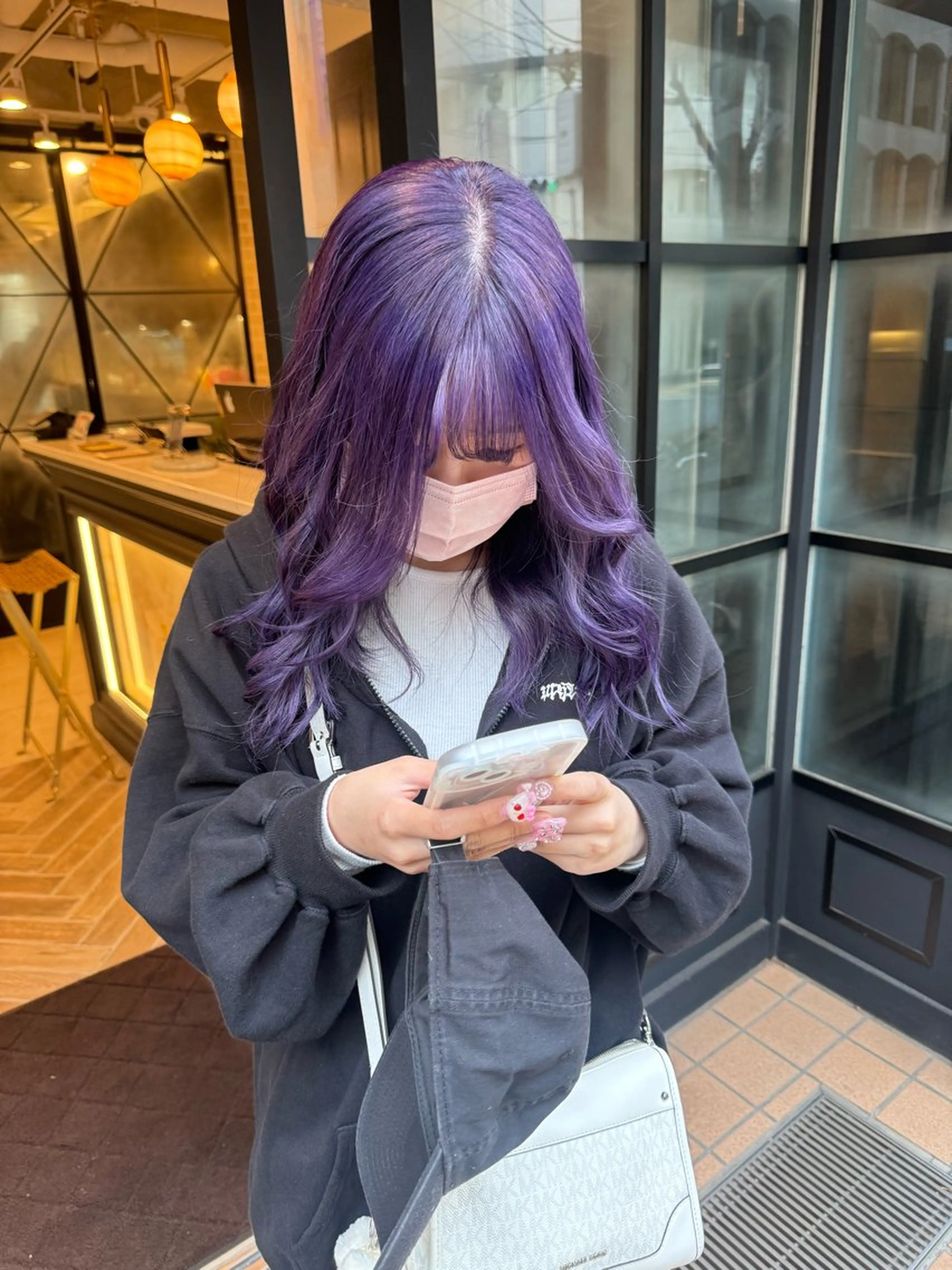 セミロング パープルカラー TRIERA 増川のヘアスタイル