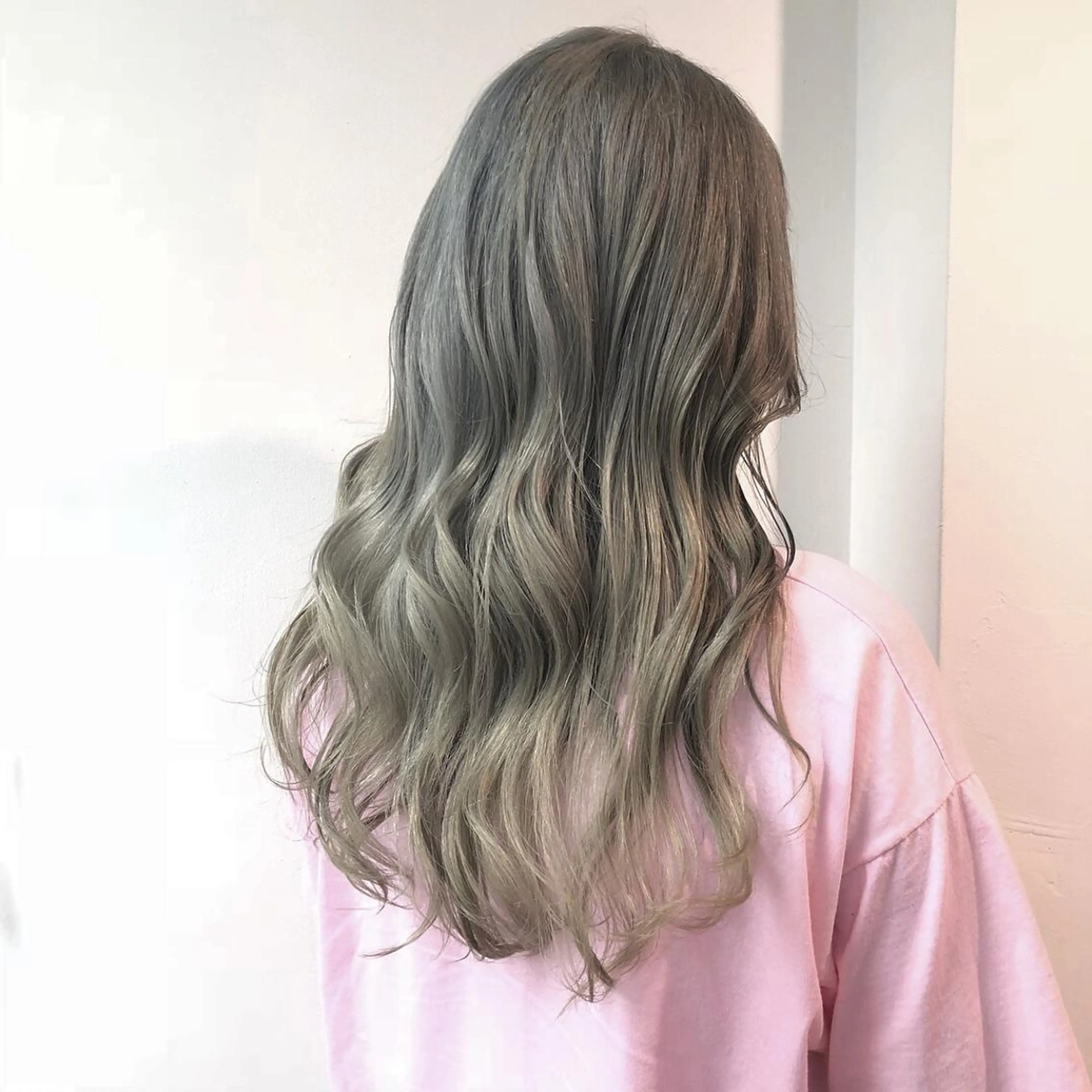 ロング カラー ショートボブ アッシュ アッシュグレー バレイヤージュ ベージュカラー ヘアカラー ❤️sai❤️ official❤️のヘアスタイル